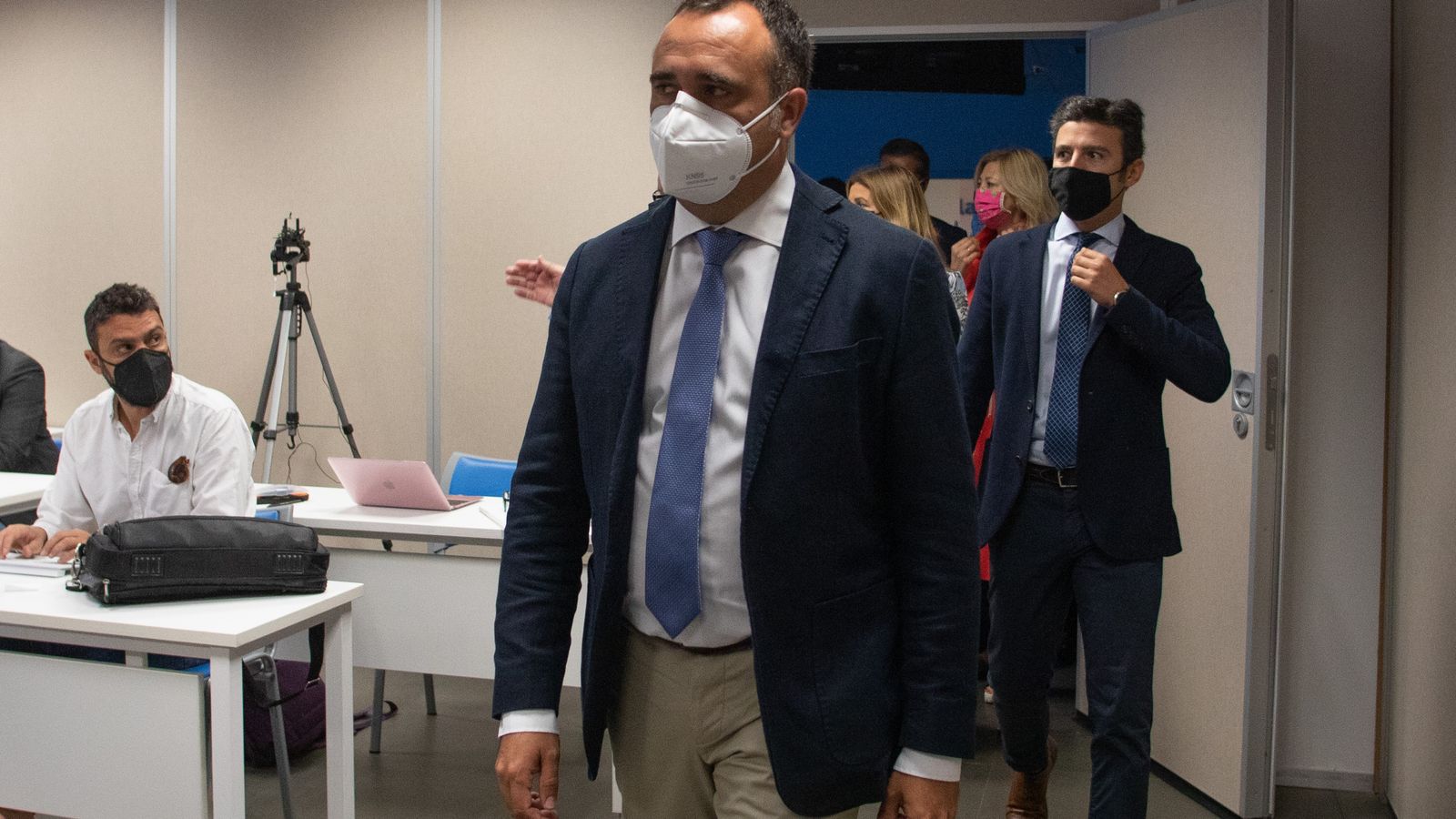 “Los concejales del PP abandonan sus funciones de gobierno” en Granada y dejan solo a Salvador en su "trinchera"