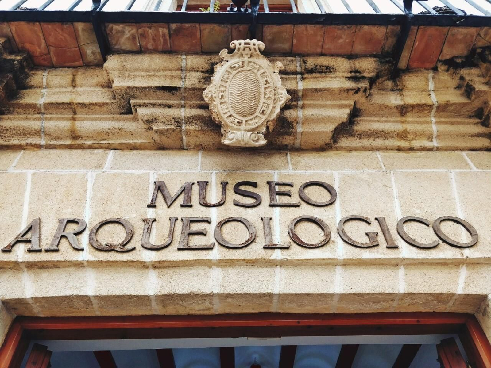 Fachada del Museo Arqueológico.