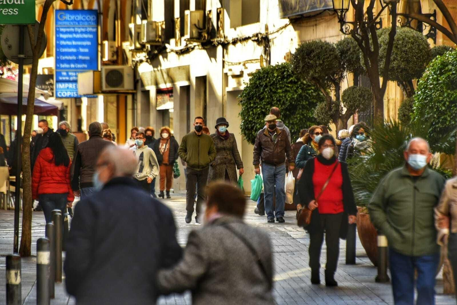 Ambiente en una calle de Algeciras.