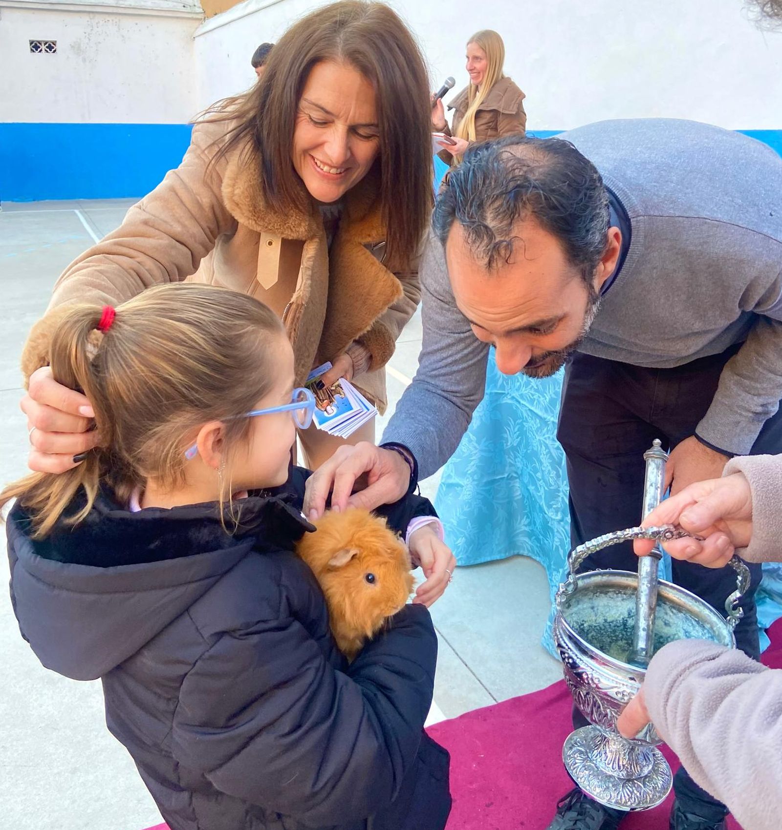 Entre los animales a bendecir hubo una pequeña cobaya