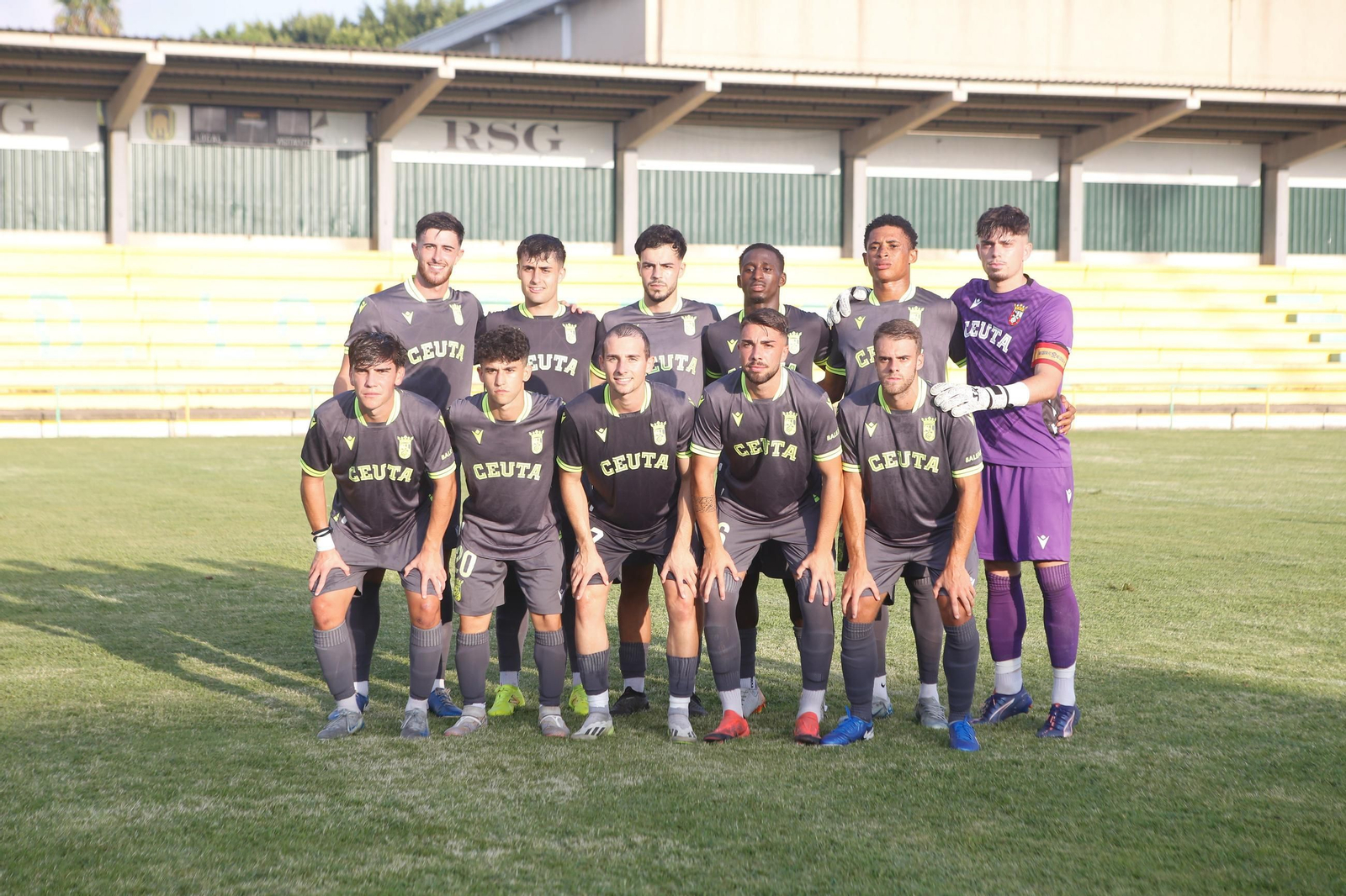 Las fotos del triangular en el estadio Carlos Piña de Los Barrios con el Algeciras CF y el Ceuta B