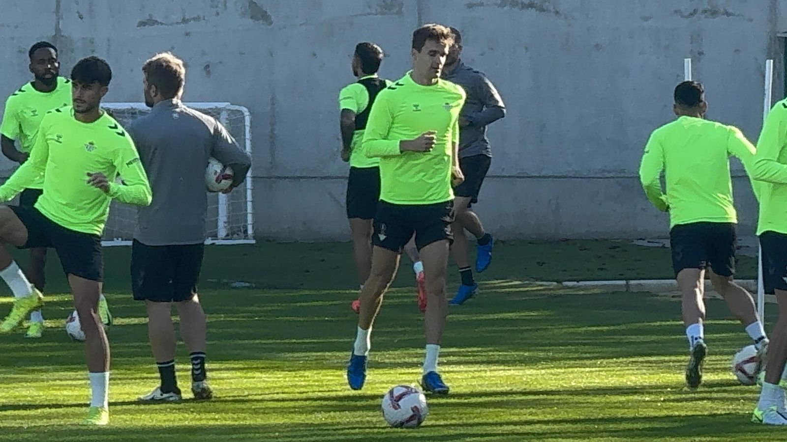 Diego Llorente vuelve a los entrenamientos y apunta a Mestalla