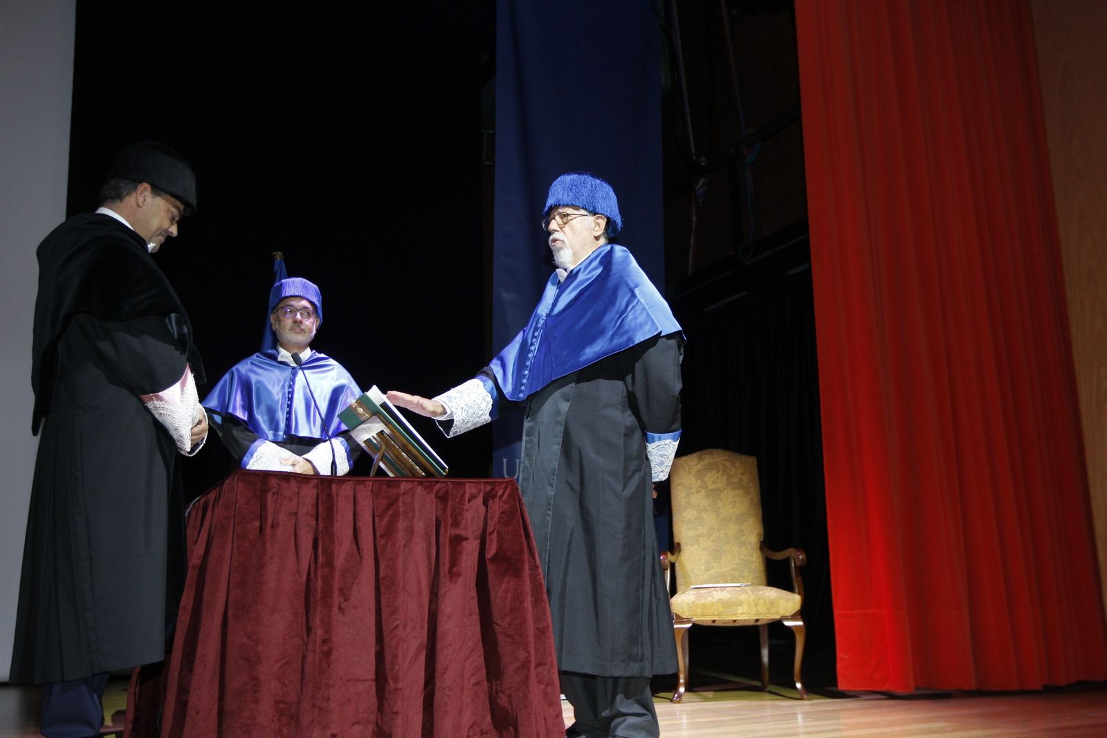 Fotogalería investidura Doctor Honoris Causa Manuel García Velarde. UAL