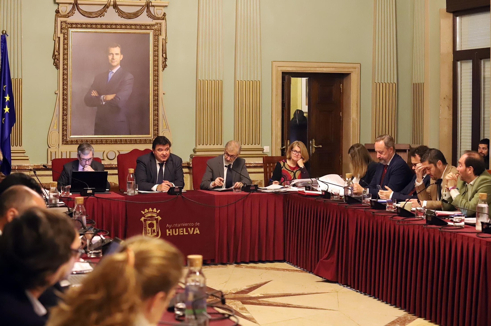 Imágenes del pleno del Ayuntamiento de Huelva