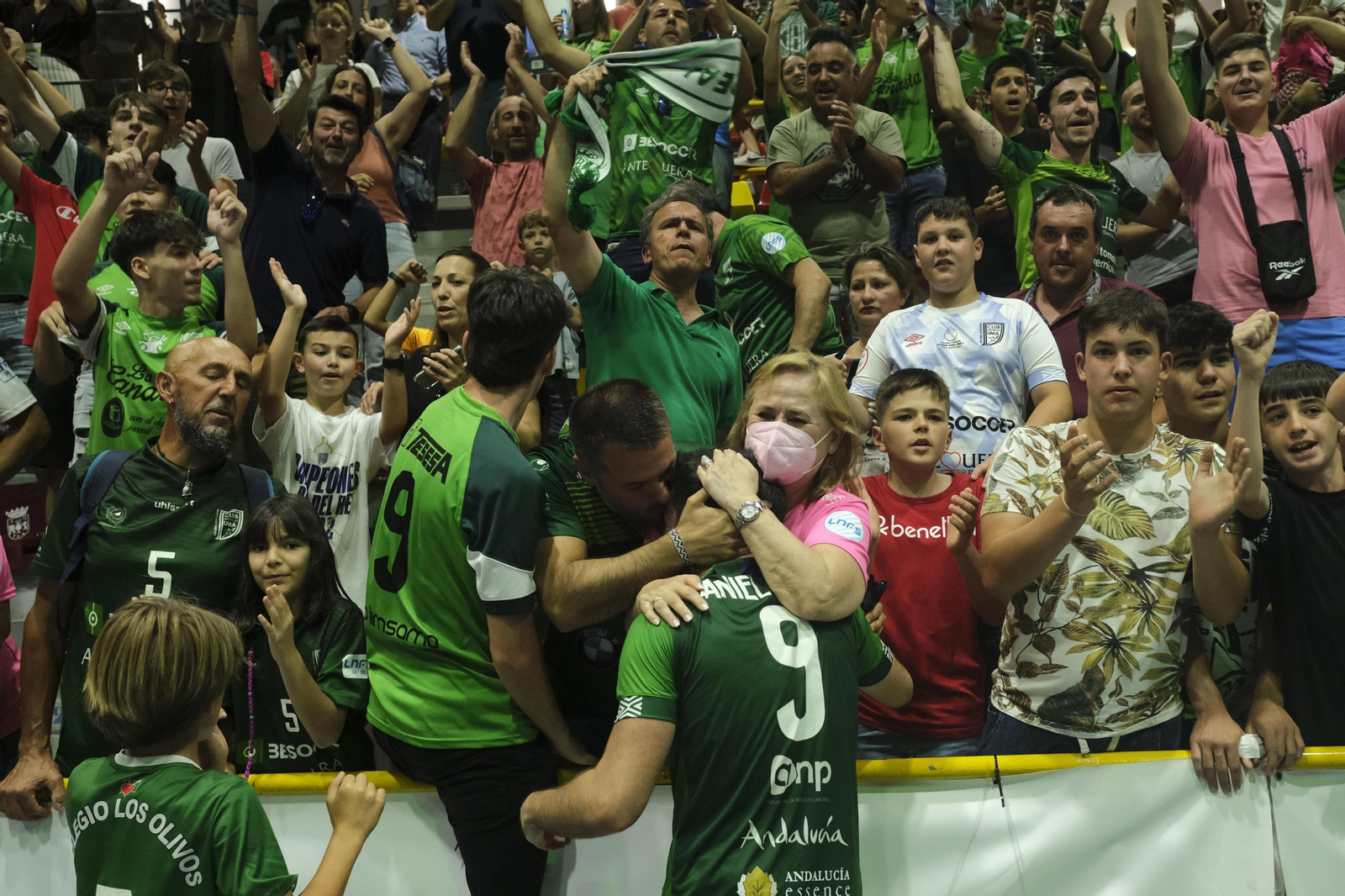 La fiesta del ascenso del BeSoccer UMA Antequera, en imágenes