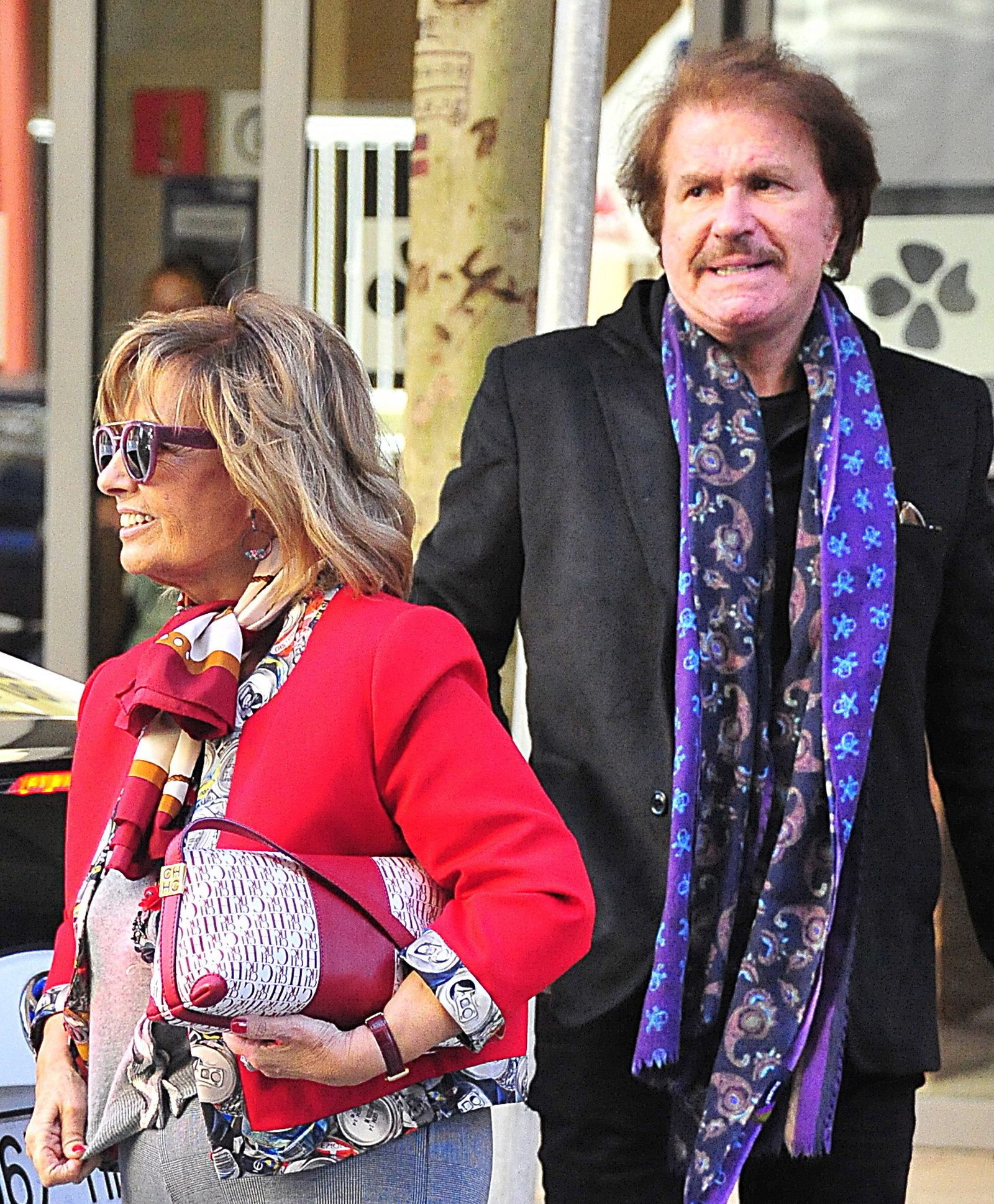 María Teresa Campos aprovechó su estancia en Sevilla para lanzar un mensaje a la prensa: "Ni nos casamos ni nos vamos a separar".