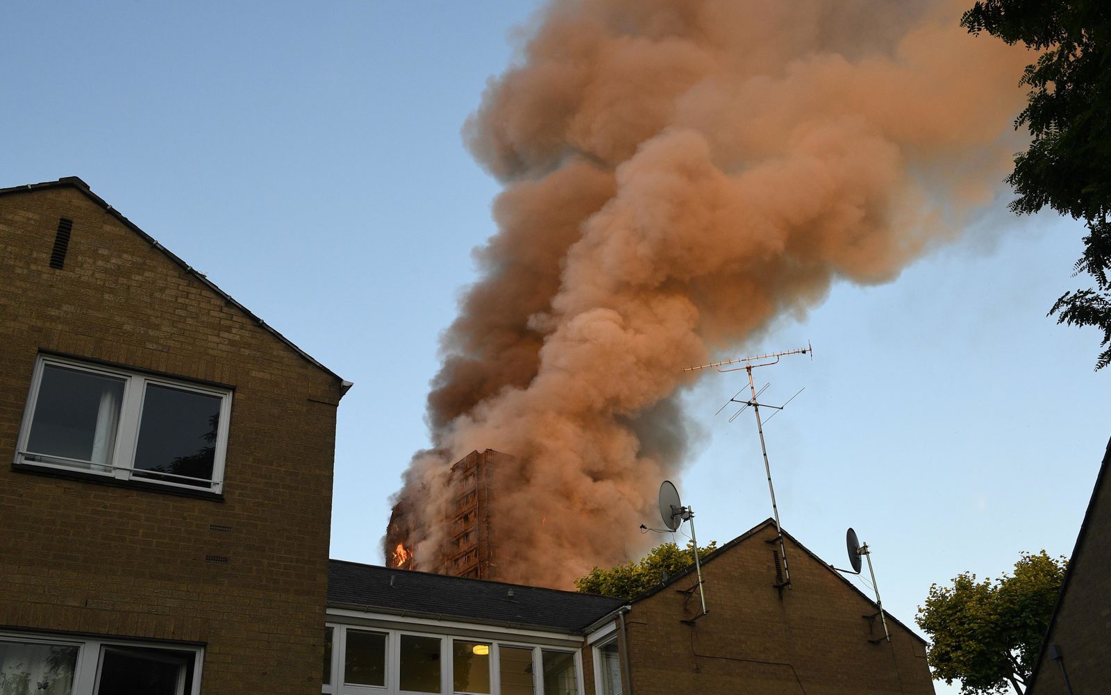 El espectacular incendio de Londres, en imágenes