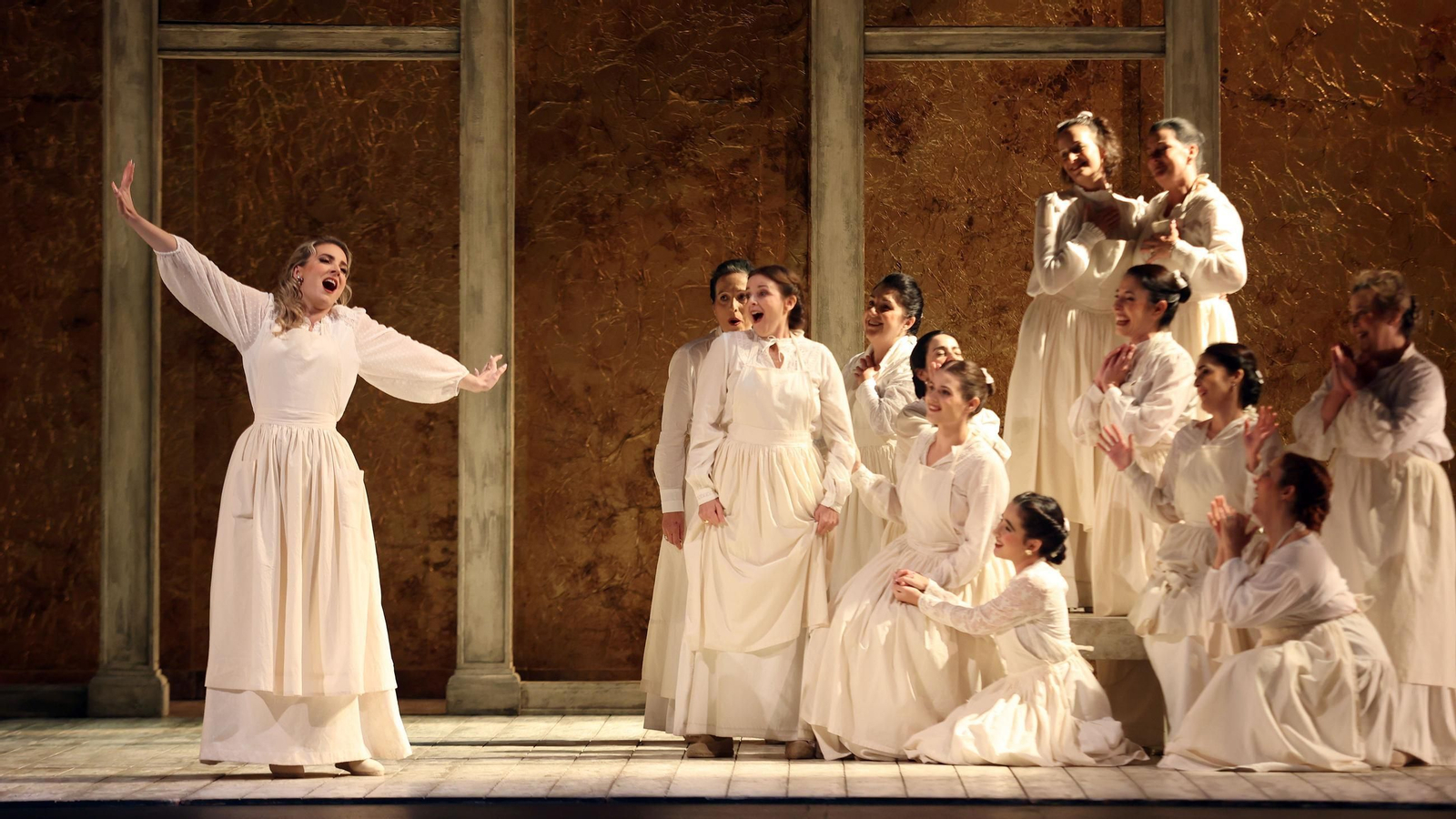 Imágenes de la ópera 'Don Gil de Alcalá' en el Teatro Villamarta de Jerez