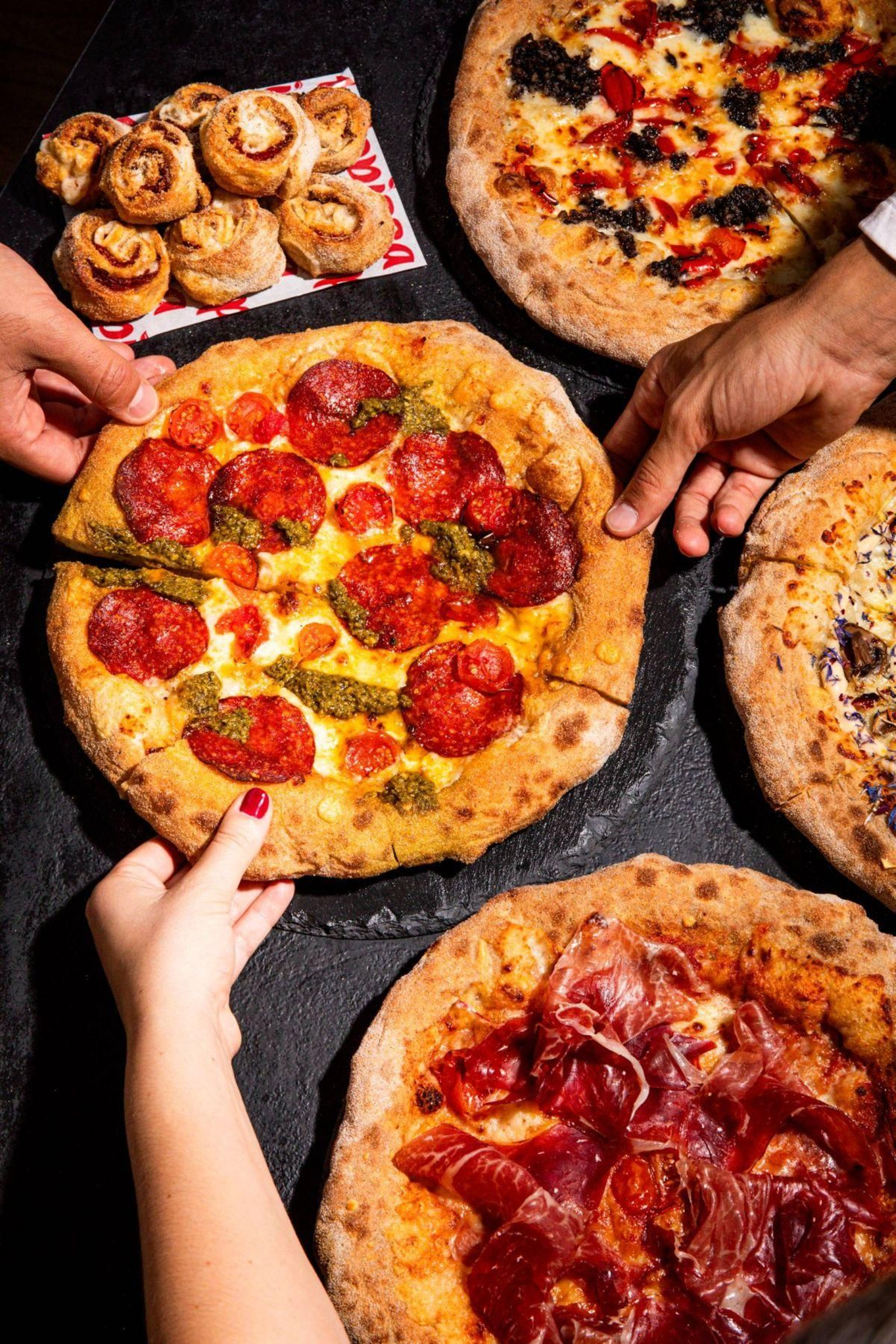 Variedad de productos de Telepizza. Variedad de productos de Telepizza.