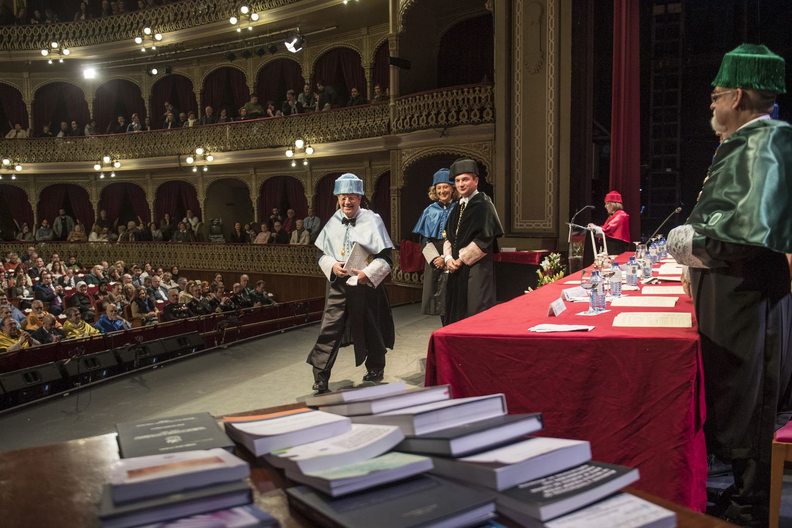 Imágenes del acto de investidura de nuevos doctores de la UCA y entrega de Premios Extraordinarios de Doctorado