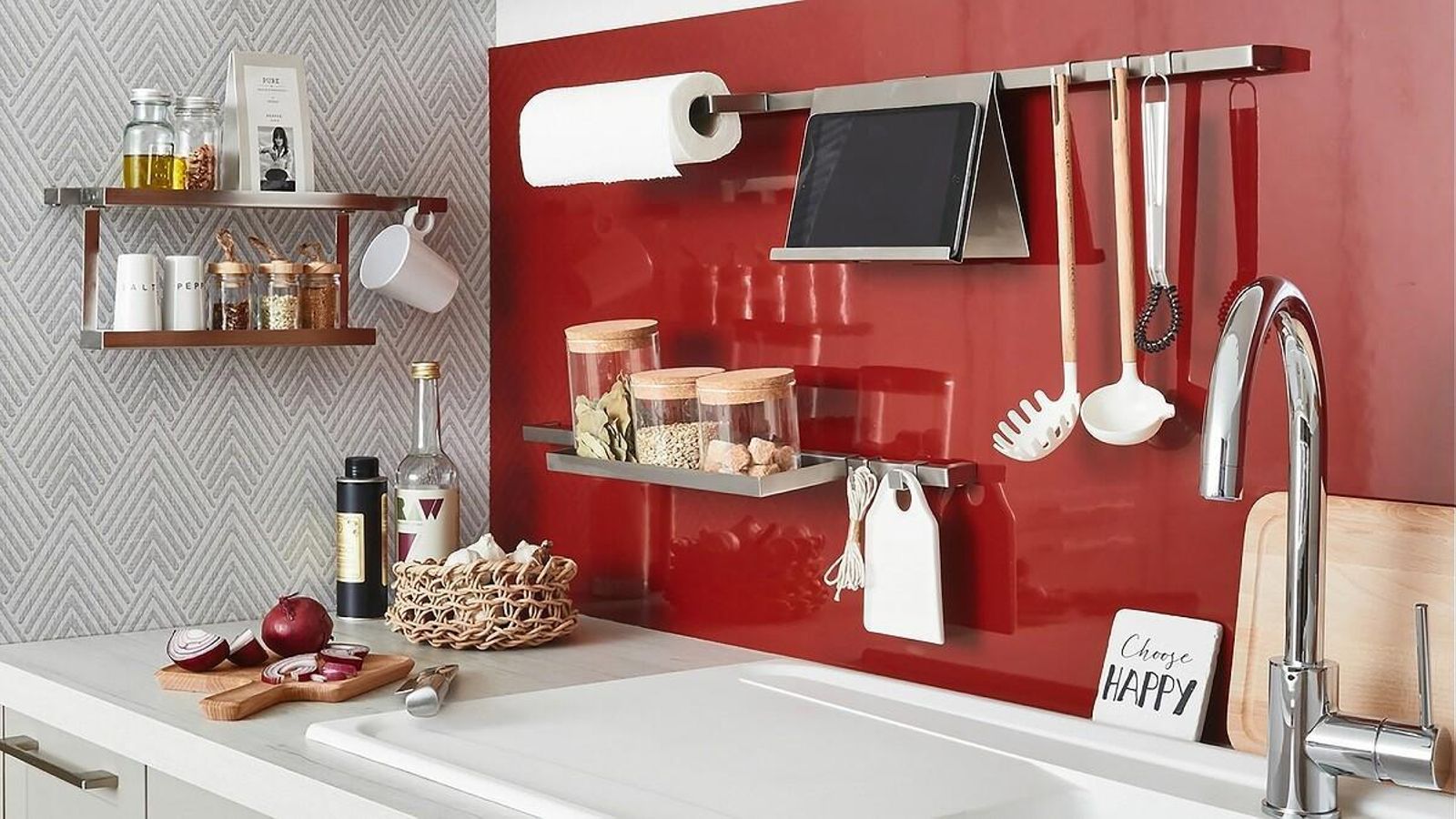 Mantén en orden tu cocina con una encimera despejada.