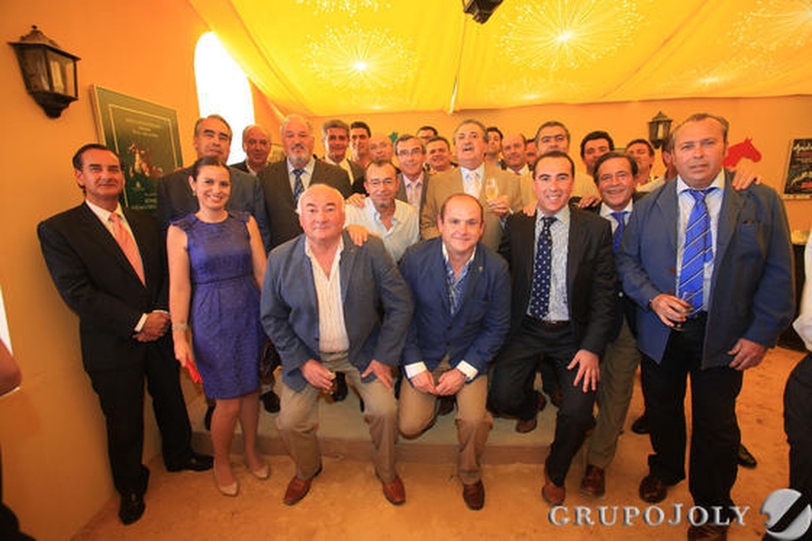 Benjamín Sánchez y Marisa López junto a responsables de venta de concesionarios de coches de la ciudad.

Foto: Vanesa Lobo