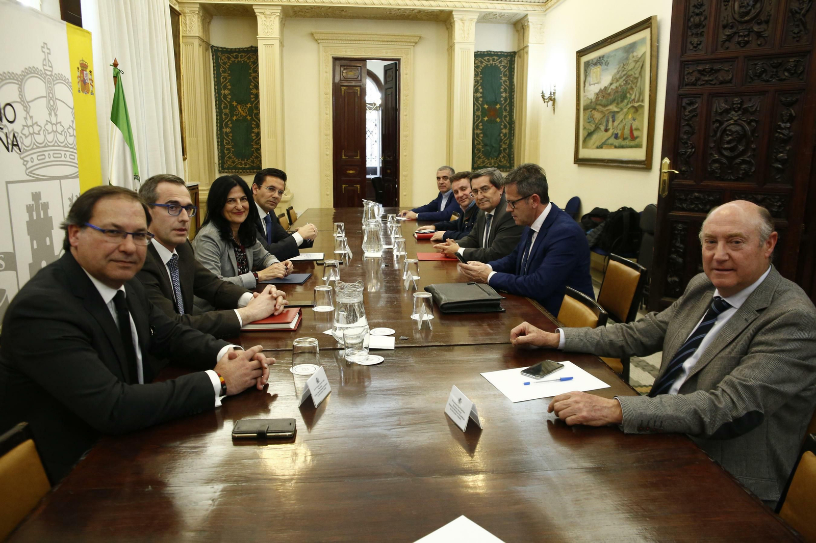 Representantes de la Mesa del Aeropuerto, en la Subdelegación