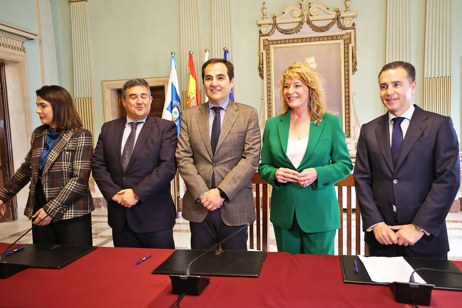 Imágenes de la firma del convenio para la cesión de los terrenos para la construcción de la Ciudad de la Justicia. Imágenes de la firma del convenio para la cesión de los terrenos para la construcción de la Ciudad de la Justicia.