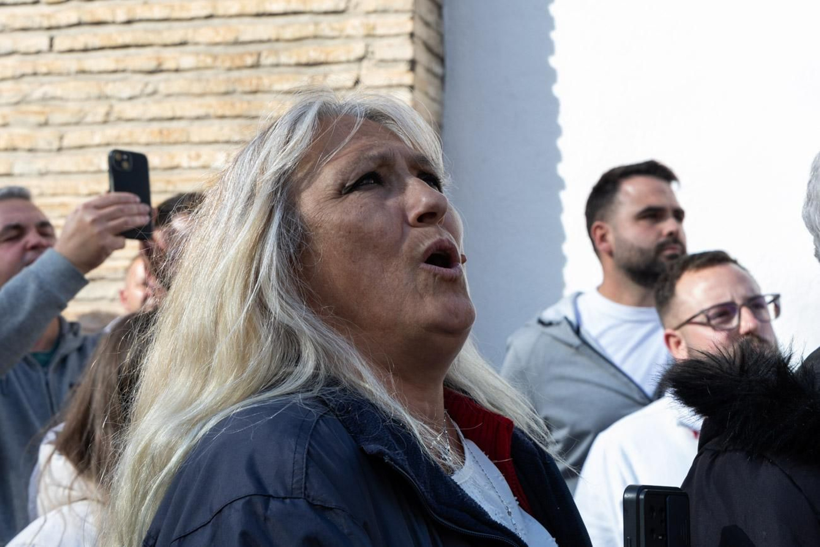 La temida lluvia impide el desarrollo normal de este Martes Santo