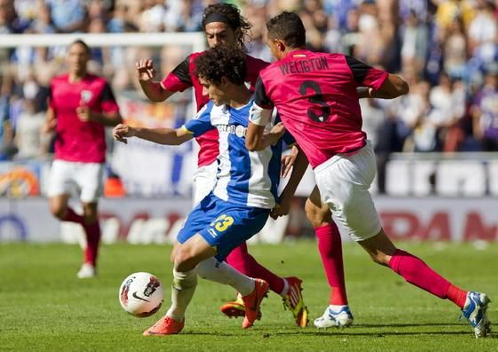 El Málaga remonta un partido, esta vez uno que se había puesto muy complicado, para igualar con el Valencia en la tercera plaza.  


Foto: EFE