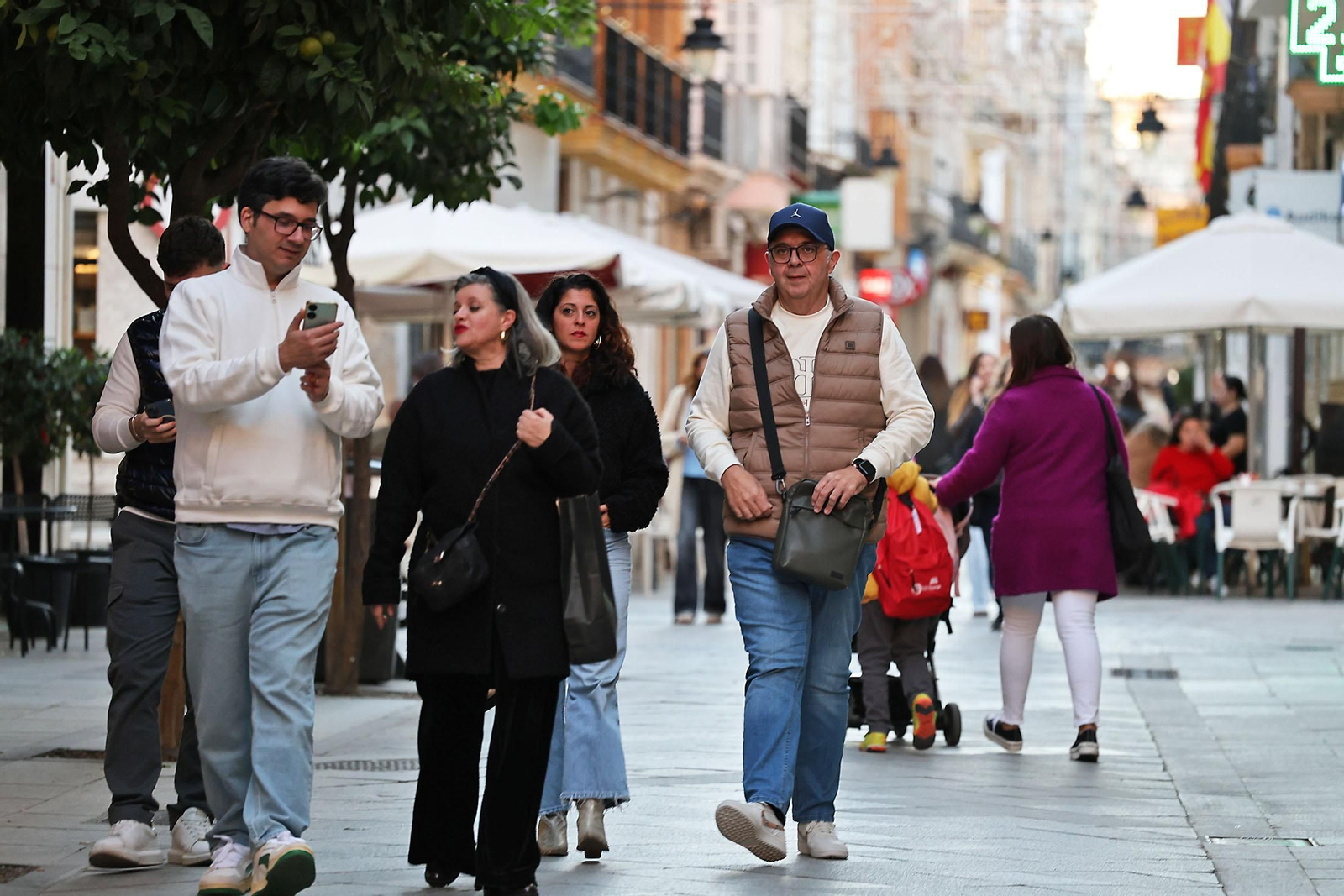 Los abrigos toman las calles de Huelva por el cambio drástico de las temperaturas
