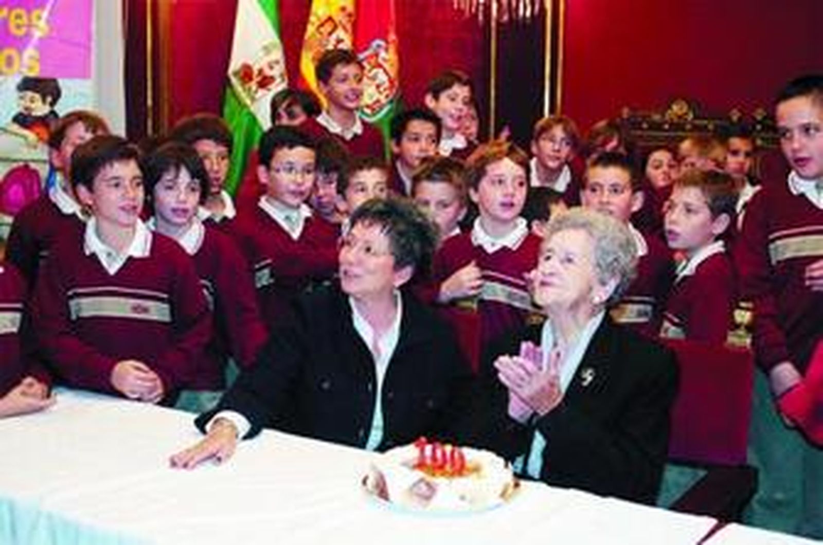 Pilar Moliné se mostró todo el acto muy animada, pese a su longevidad.