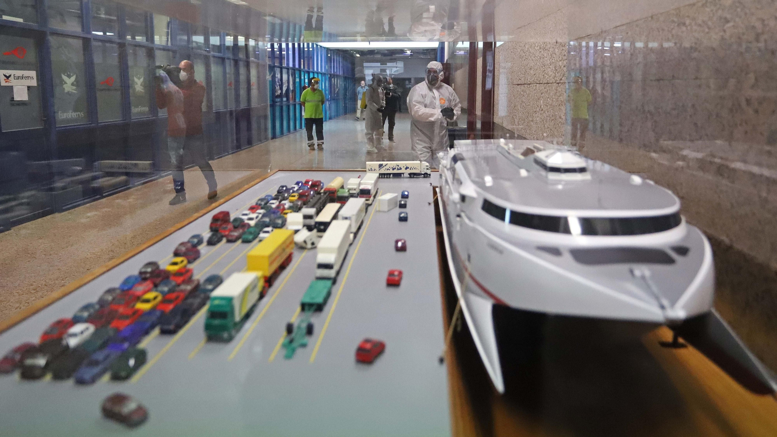 Fotos del despliegue de la UME en el puerto de Algeciras contra el coronavirus