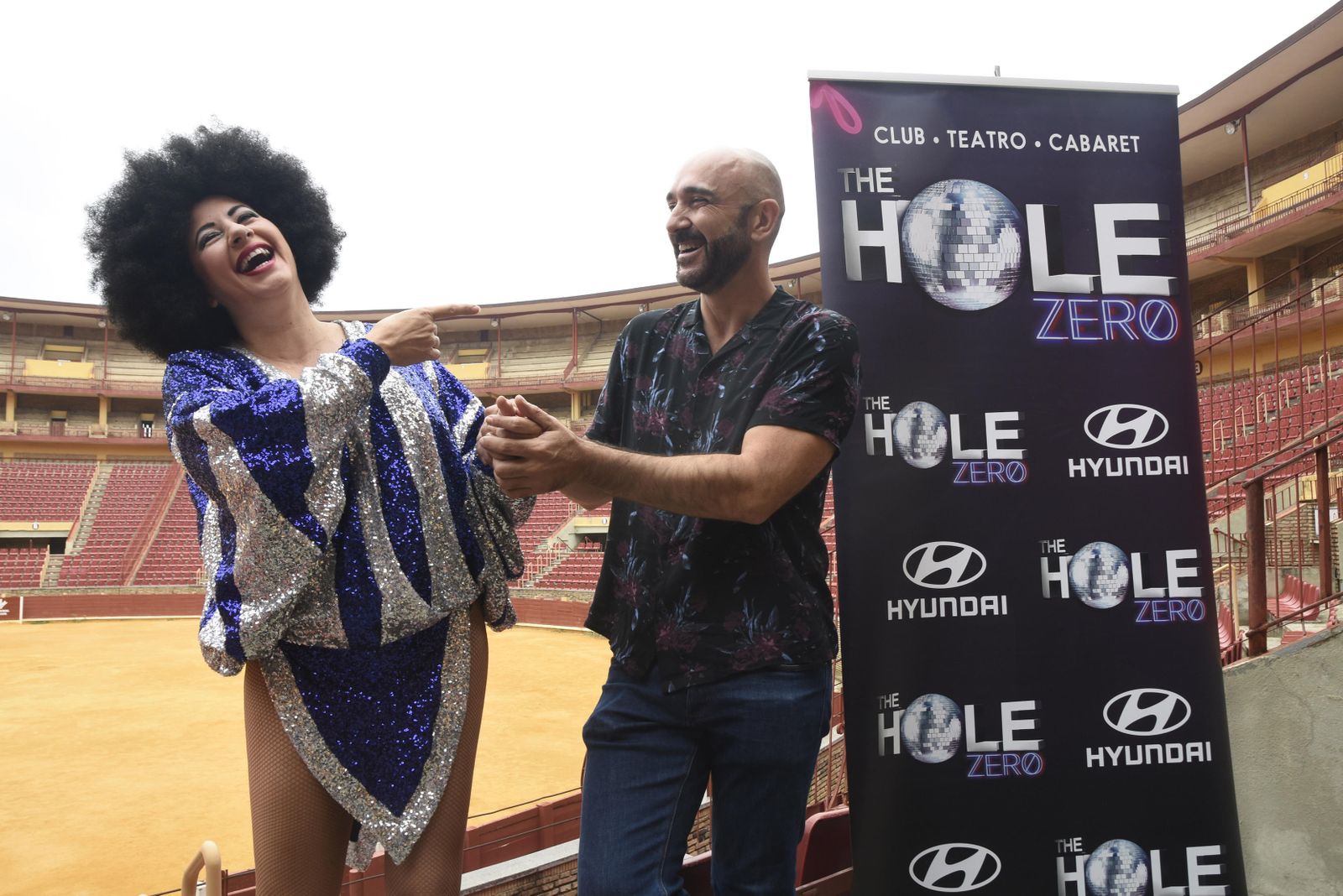La Terremoto de Alcorcón y Carlos Alexandre, en la Plaza de Toros.