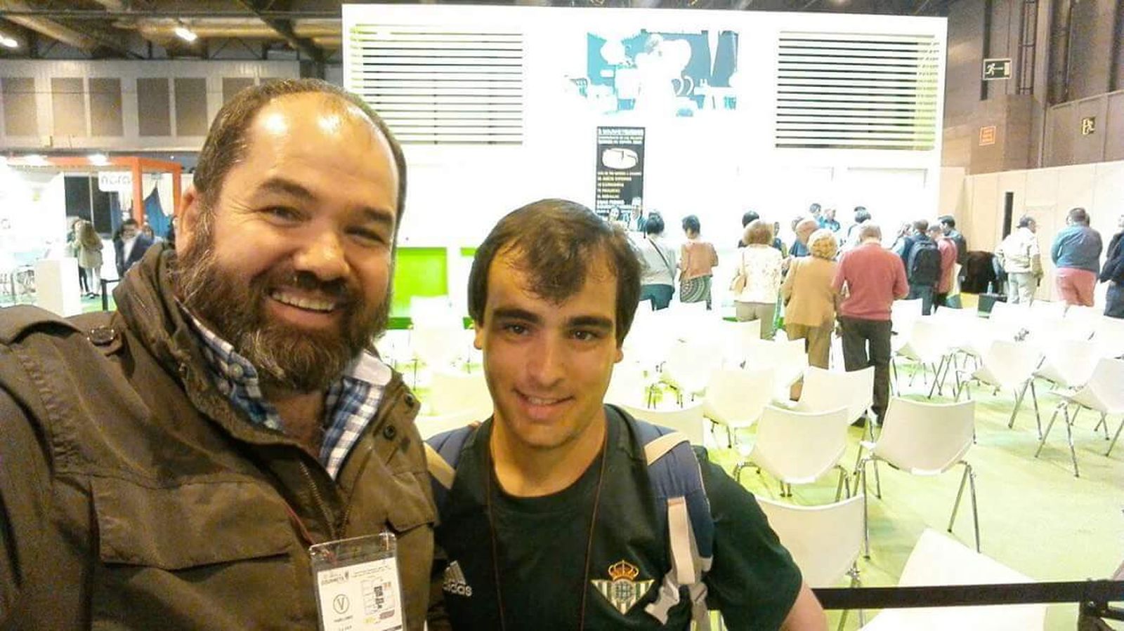Adrián Reyes, a la derecha, junto a su profesor Juan Antonio Pérez.