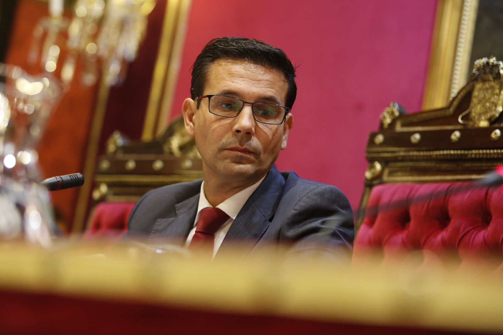 Francisco Cuenca, ayer en un momento del pleno en el Ayuntamiento de Granada.