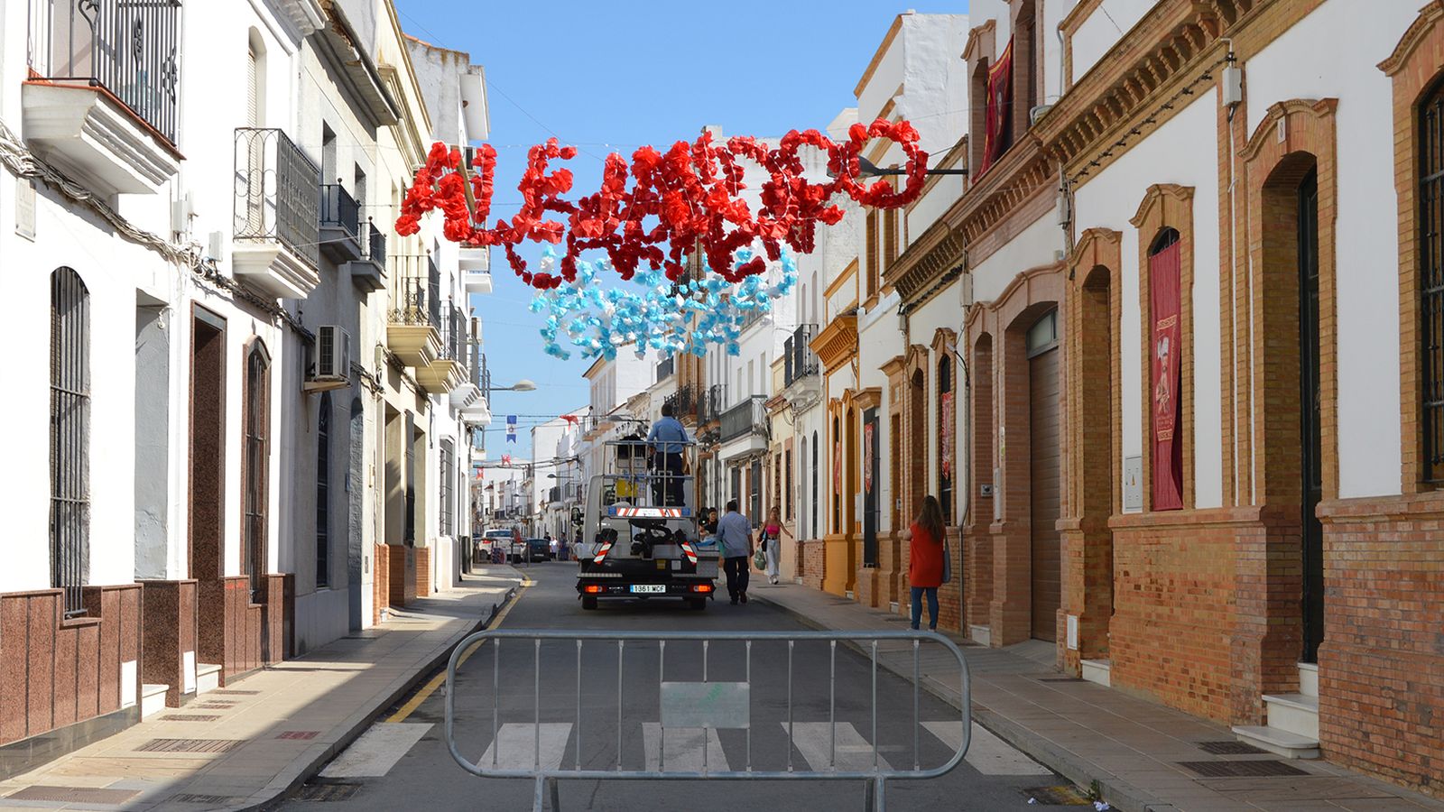 Las calles de la localidad están ataviadas para la ocasión.