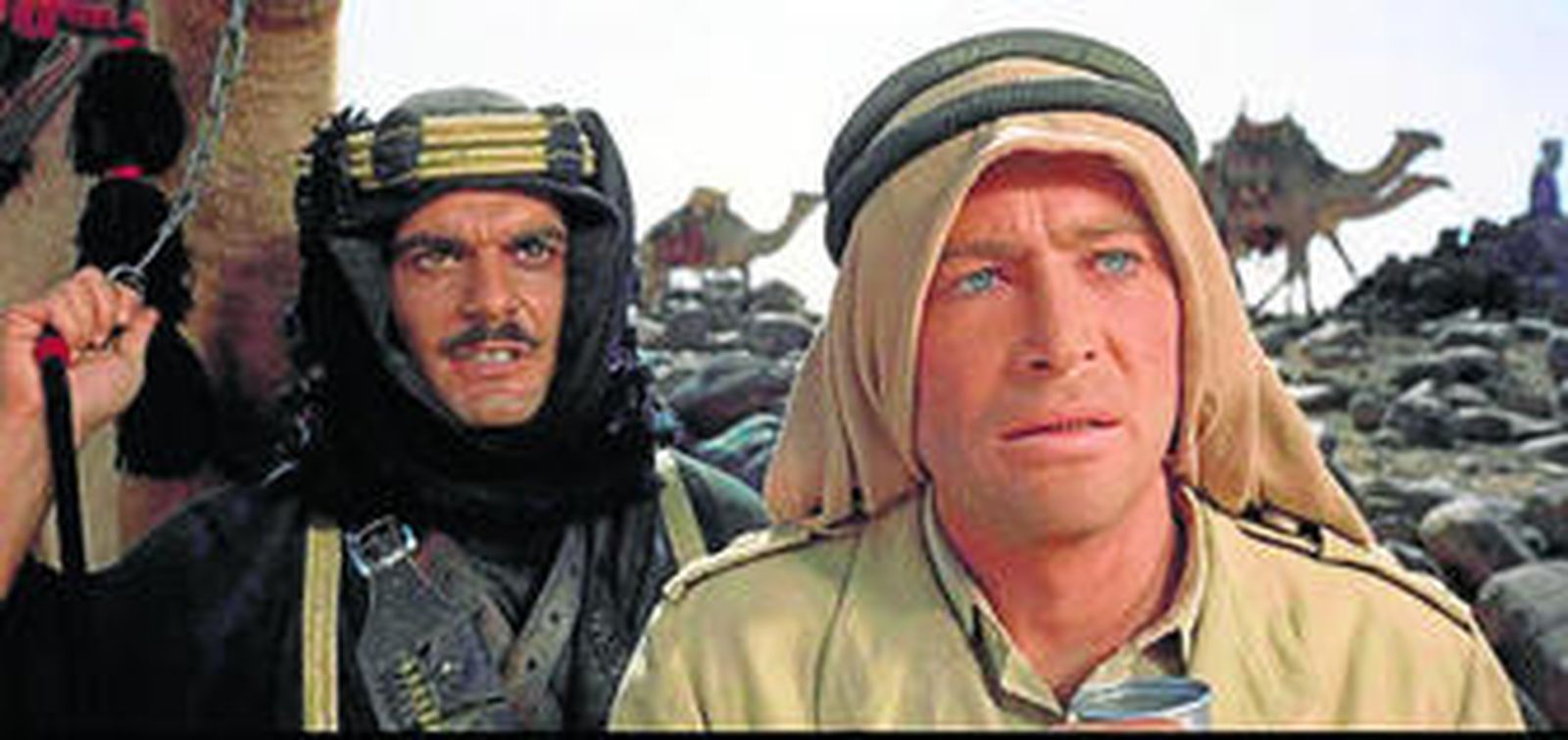 O'Toole ante el actor egipcio Omar Shariff, ambos prácticamente dos desconocidos cuando David Lean los escogió para interpretar 'Lawrence de Arabia'.