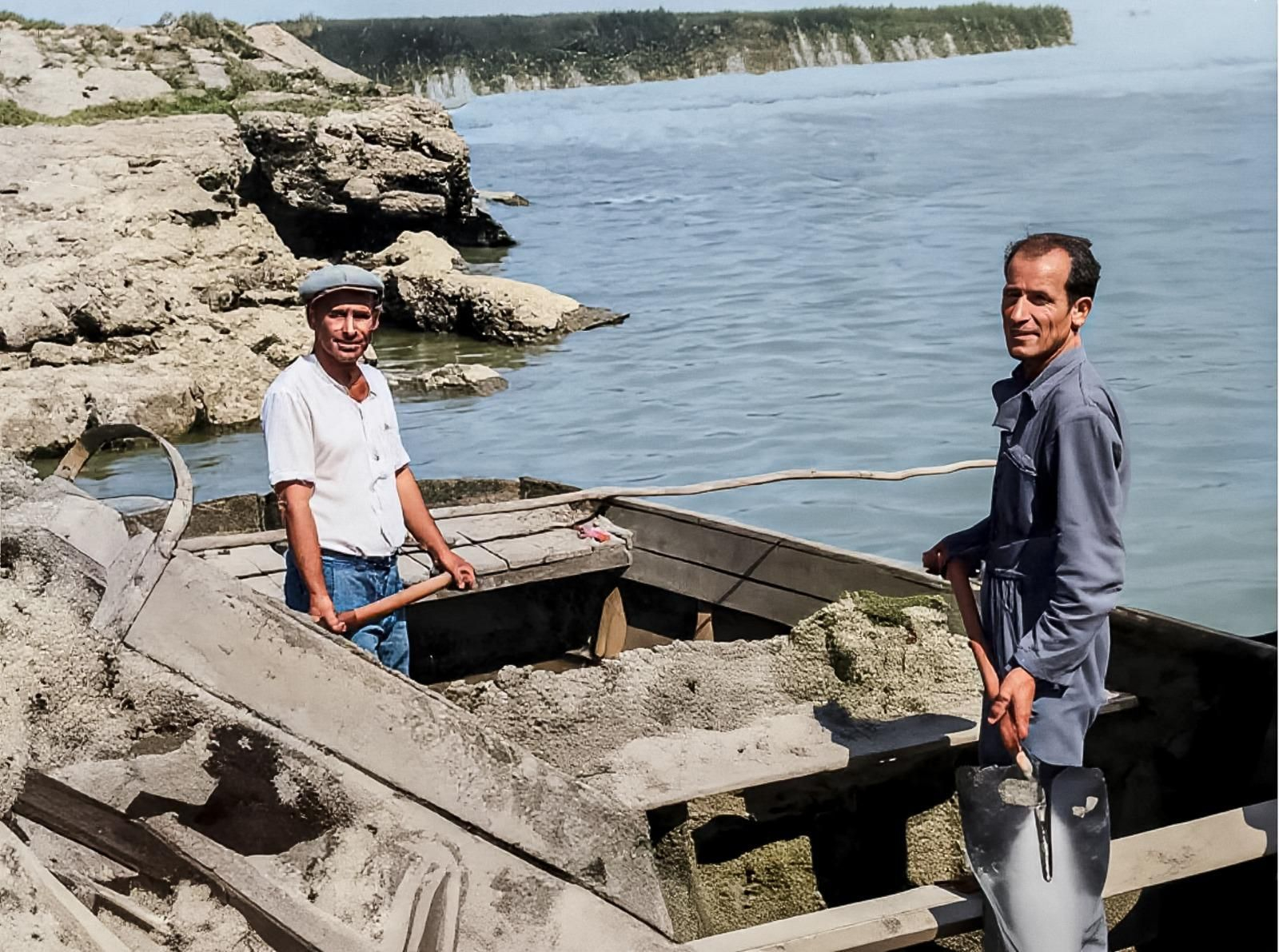 Descarga de arena en La Corta. C. 1960.