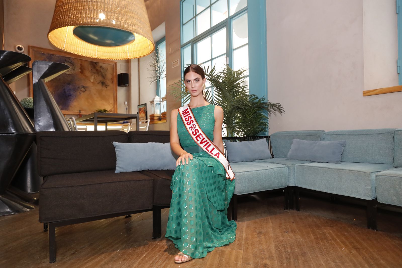 Imágenes de la entrevista de Julianna Ro, Miss World Sevilla en el Hotel Doña María
