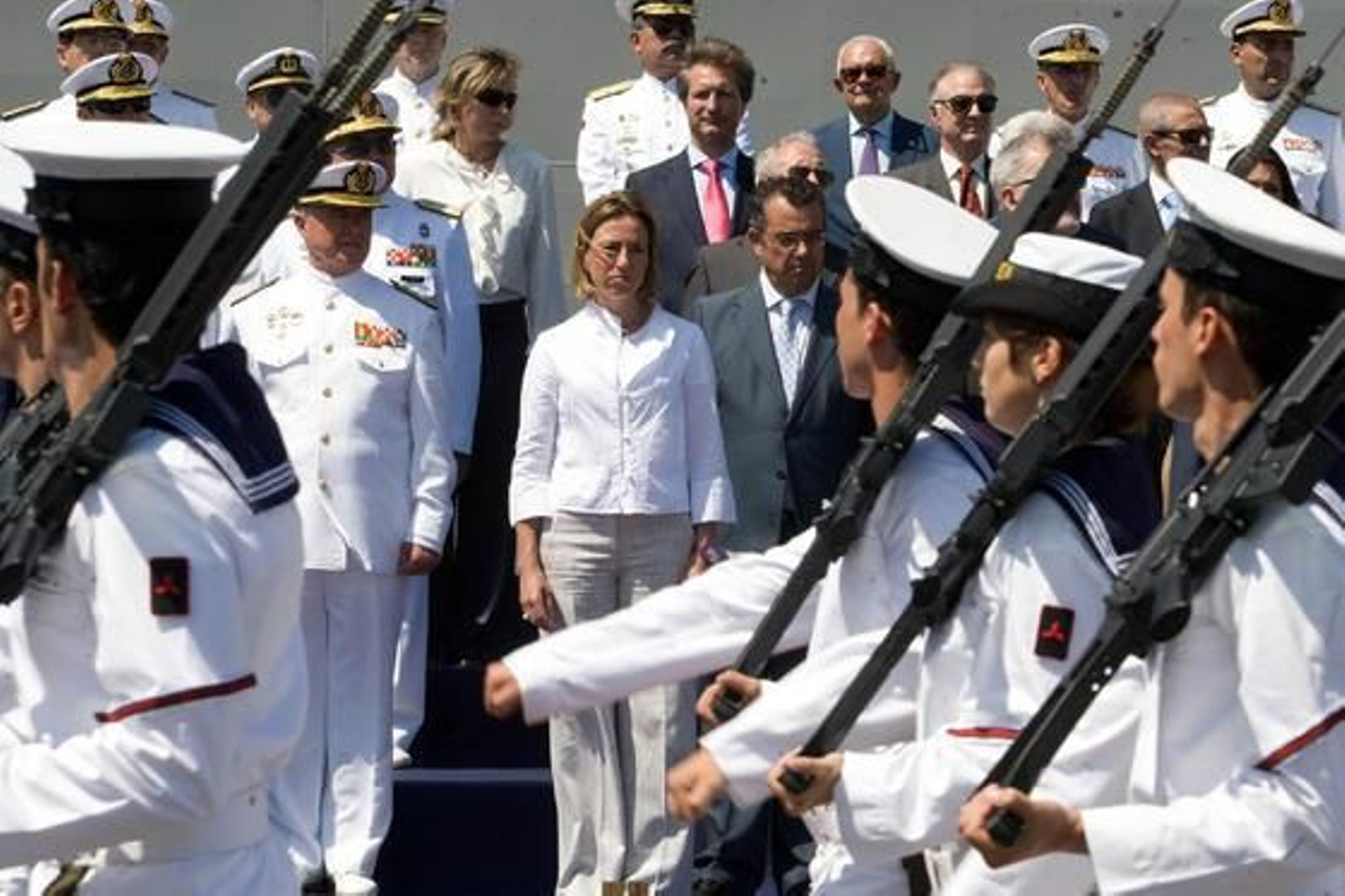 La ministra Chacón inaugura el muelle 4 de la base de Rota y preside la entrega del BAM ´Meteoro´

Foto: Borja Benjumeda