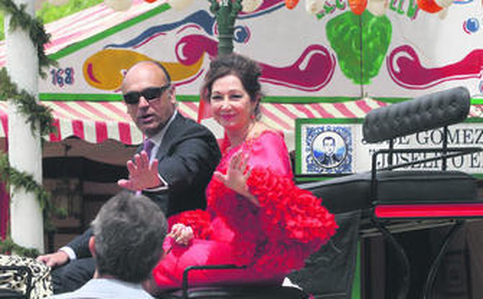 Carmen Lomana y el televisivo Albert Castillón, copresentador de 'Espejo Público'.