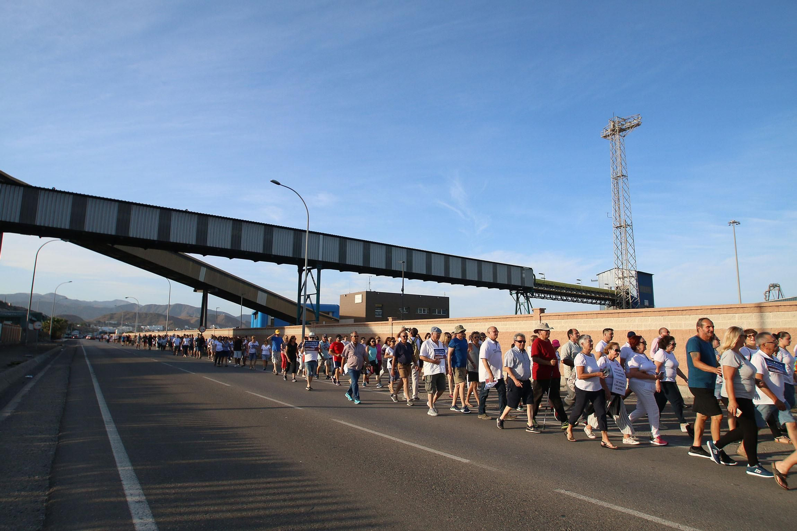 Fotogalería de la marcha contra la carga de mineral de hierro en Carboneras