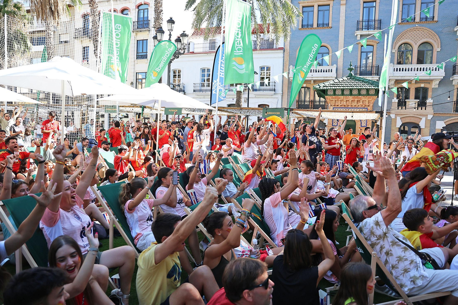 Imágenes de la Fan zone en Huelva de la Final de la Eurocopa entre Inglaterra y España Imágenes de la Fan zone en Huelva de la Final de la Eurocopa entre Inglaterra y España
