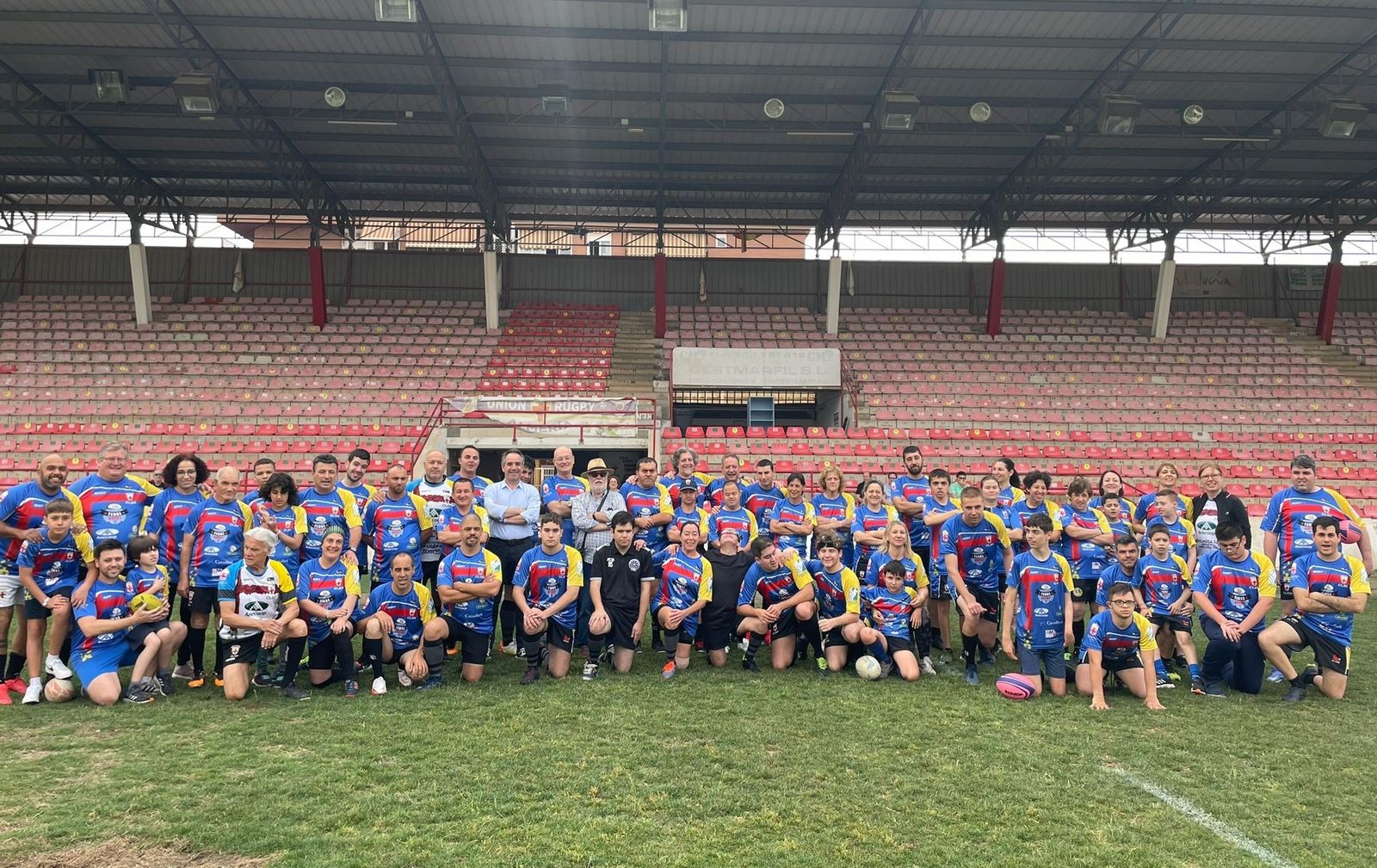 Foto de familia en el Juan Rojas