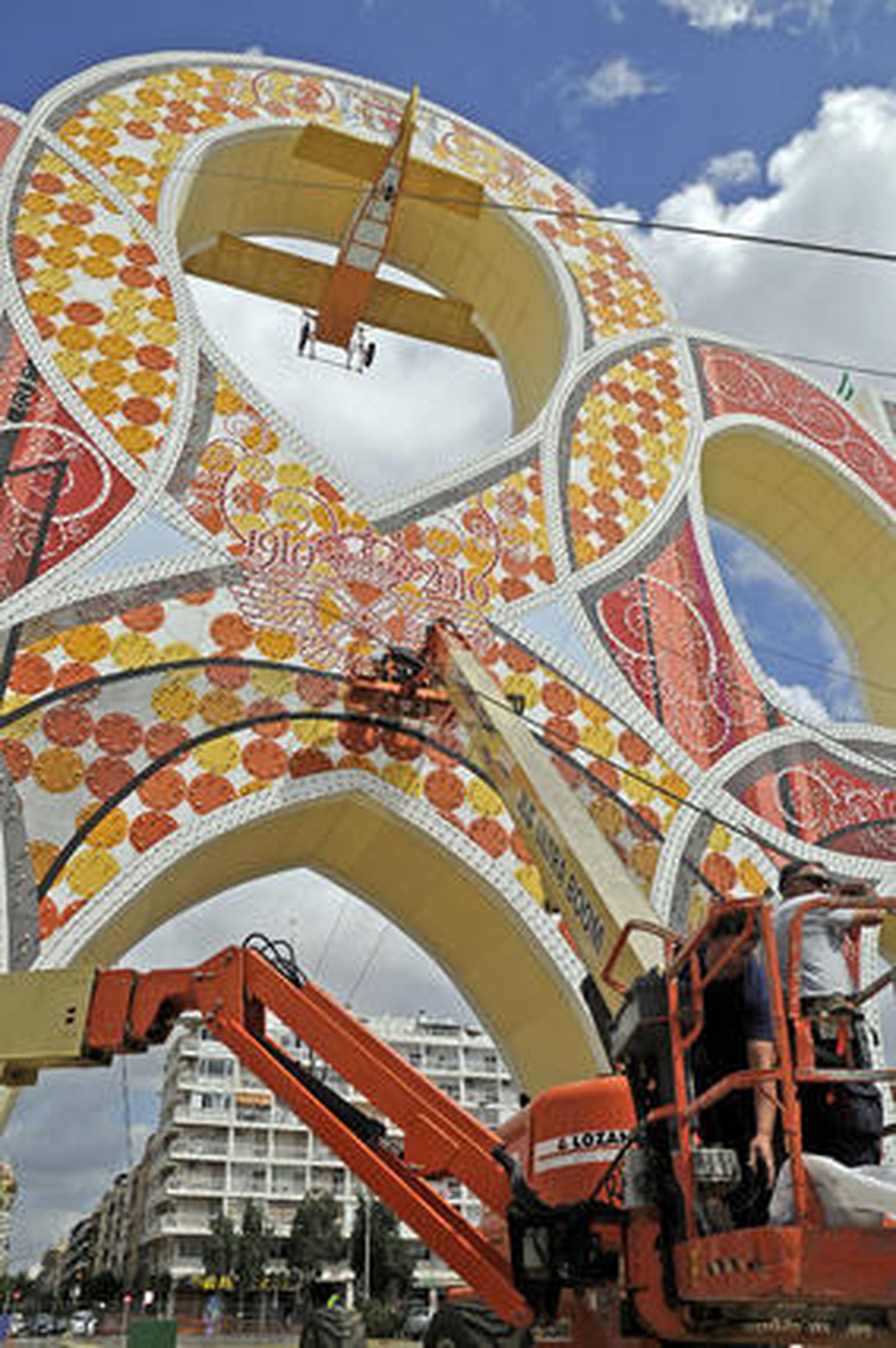 últimos trabajos en la portada de la Feria.

Foto: Juan Carlos  Vázquez
