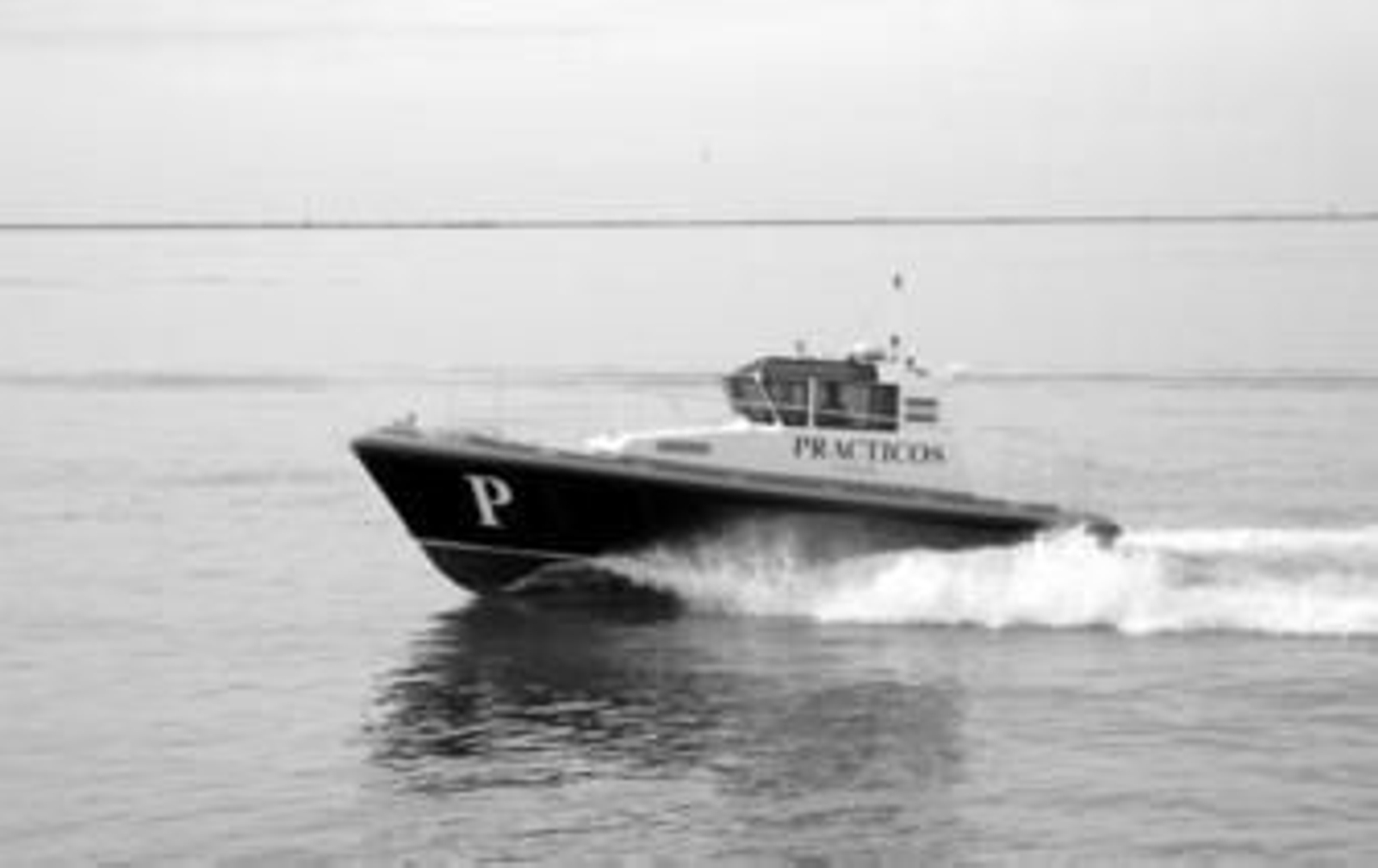 La embarcación 'Altair', en aguas tarifeñas.