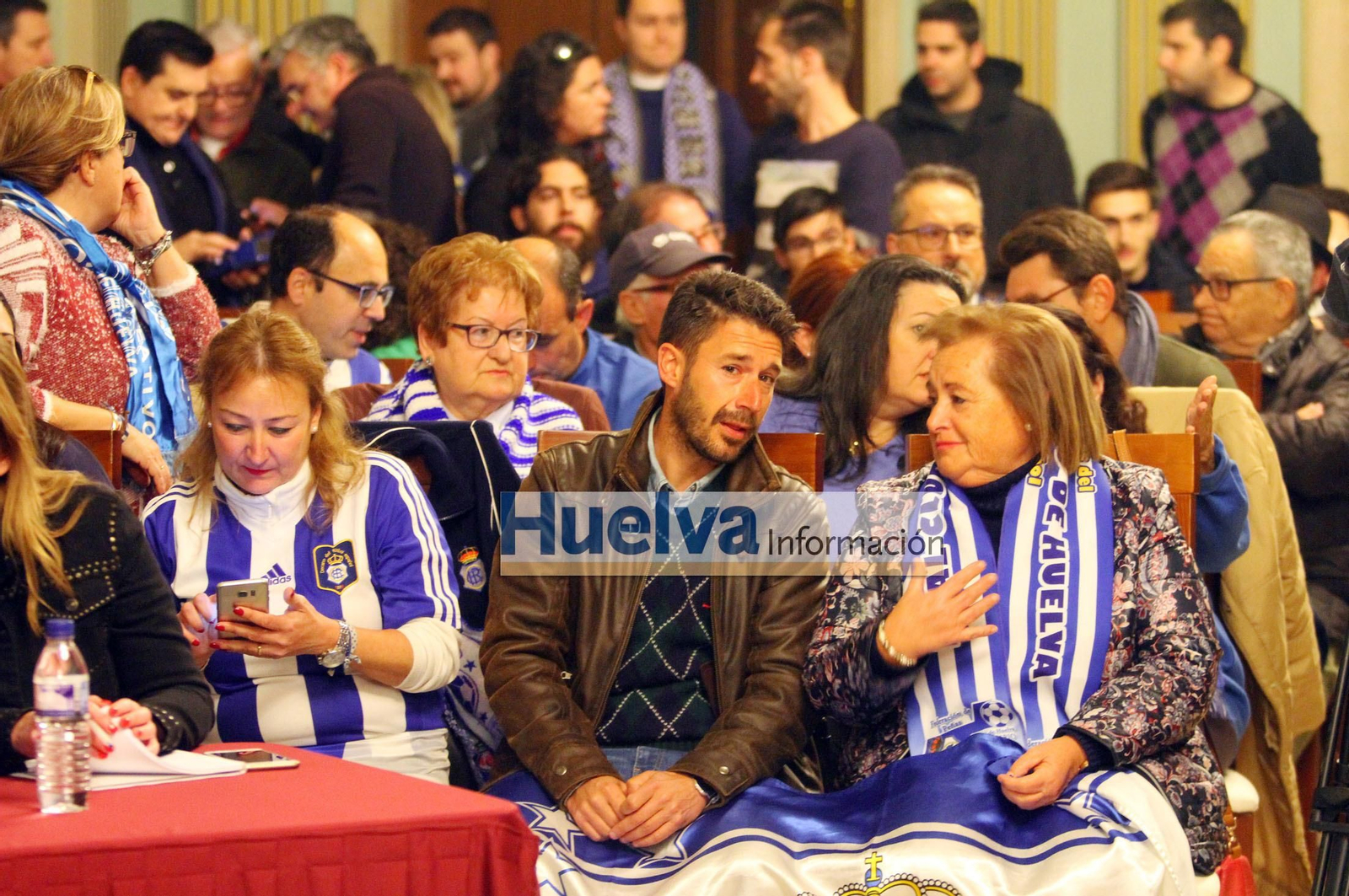 Imágenes del pleno en el ayuntamiento de Huelva para aprobar el pago de la deuda del Recre con Hacienda.