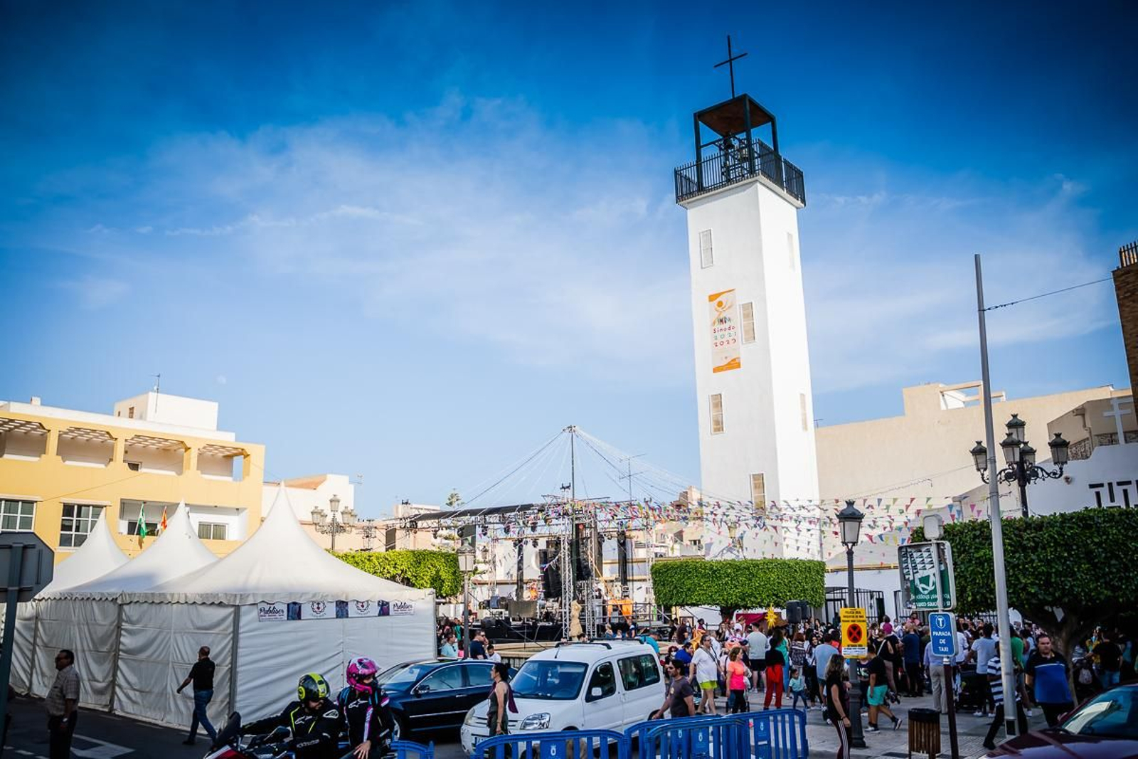 Las de la barriada de El Parador abren el calendario de fiestas del municipio de Roquetas de Mar.
