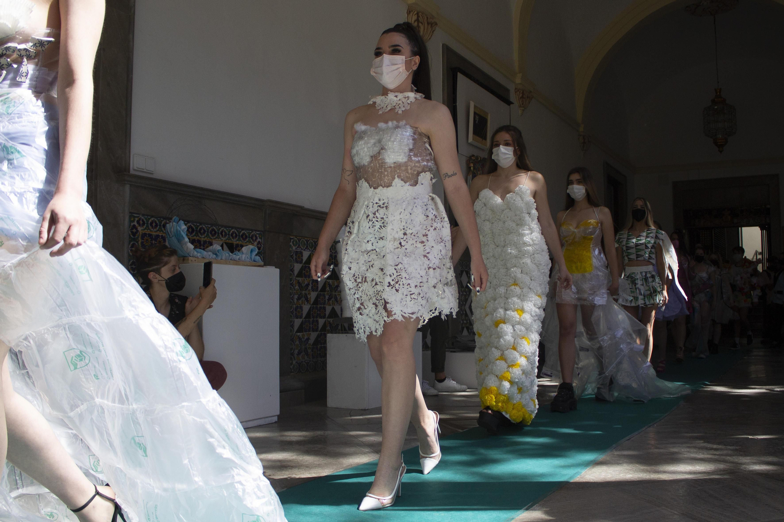 Fotos del desfile de ropa reciclada en Granada