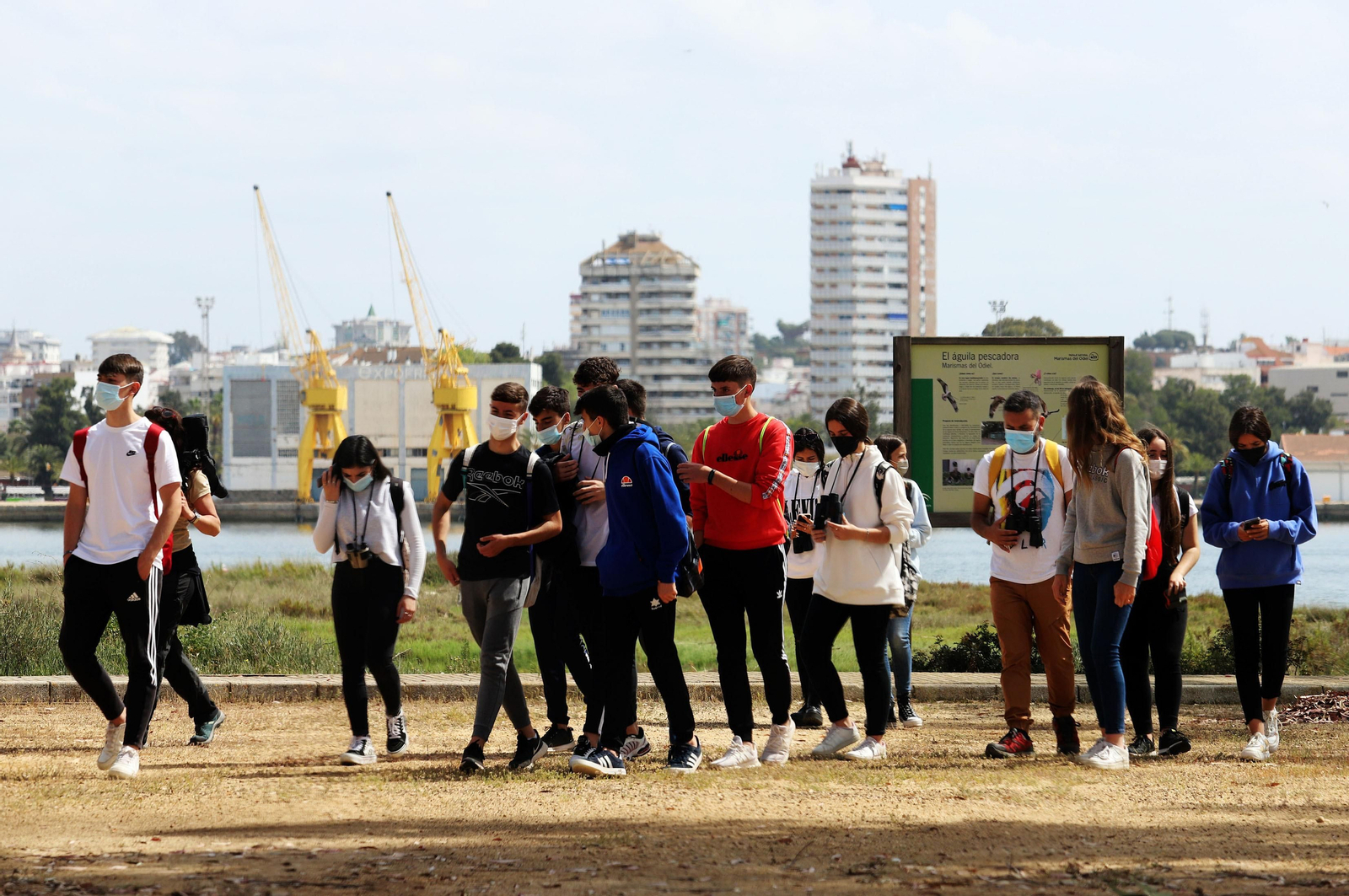 Visita de un grupo de estudiantes al Paraje Natural Marismas del Odiel.