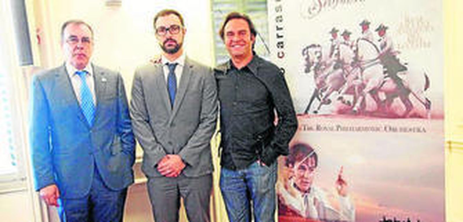 Manolo Carrasco posa junto a Juan Carlos Román y Mariano Ruiz.