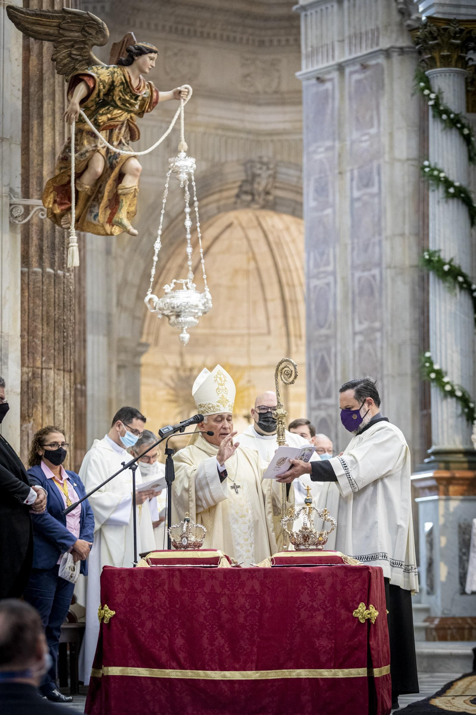 Coronación de la imagen de San José y el Niño Jesús