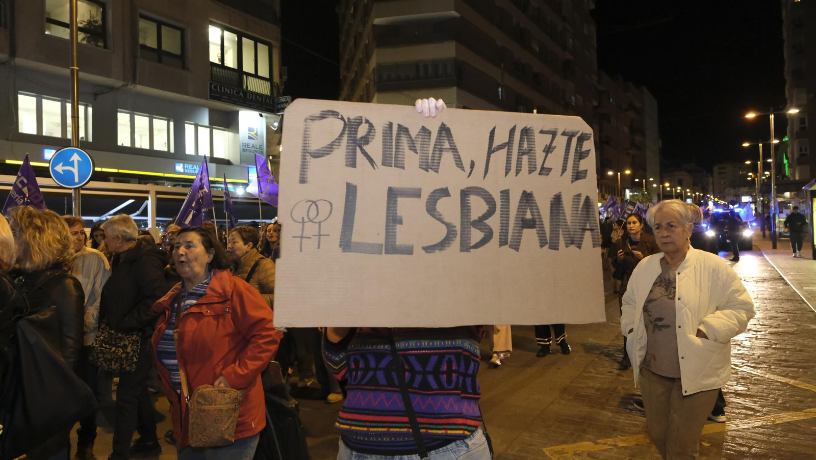 Fotografías de la manifestación del 25-N por la violencia de género, en Almería