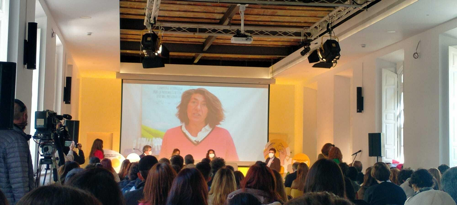 Un momento de la entrega del premio concedido por la Consejería de Salud a la Asociación Antisida de Málaga (Asimas) por su labor.