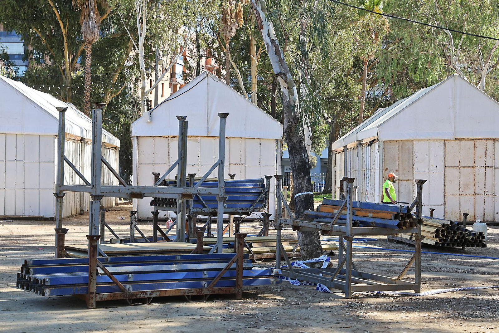 Pistoletazo de salida para la Feria de Otoño y del caballo de Huelva con el montaje de las casetas