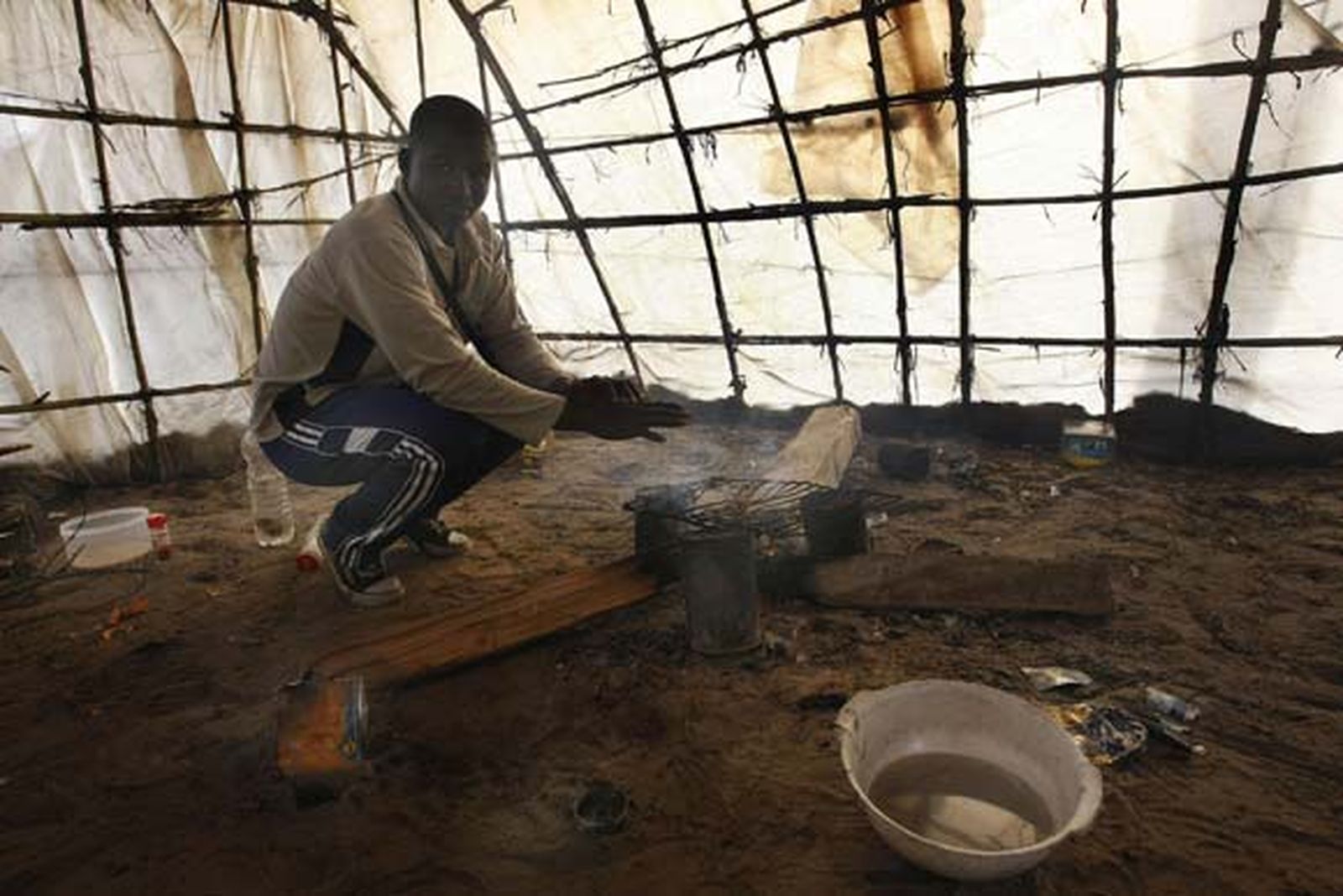 Entre Mazagón y Palos se extiende un mar blanco que oculta los campos de fresa, que oculta el lugar de ninguna parte de los africanos derrotados

Foto: Fito Carreto