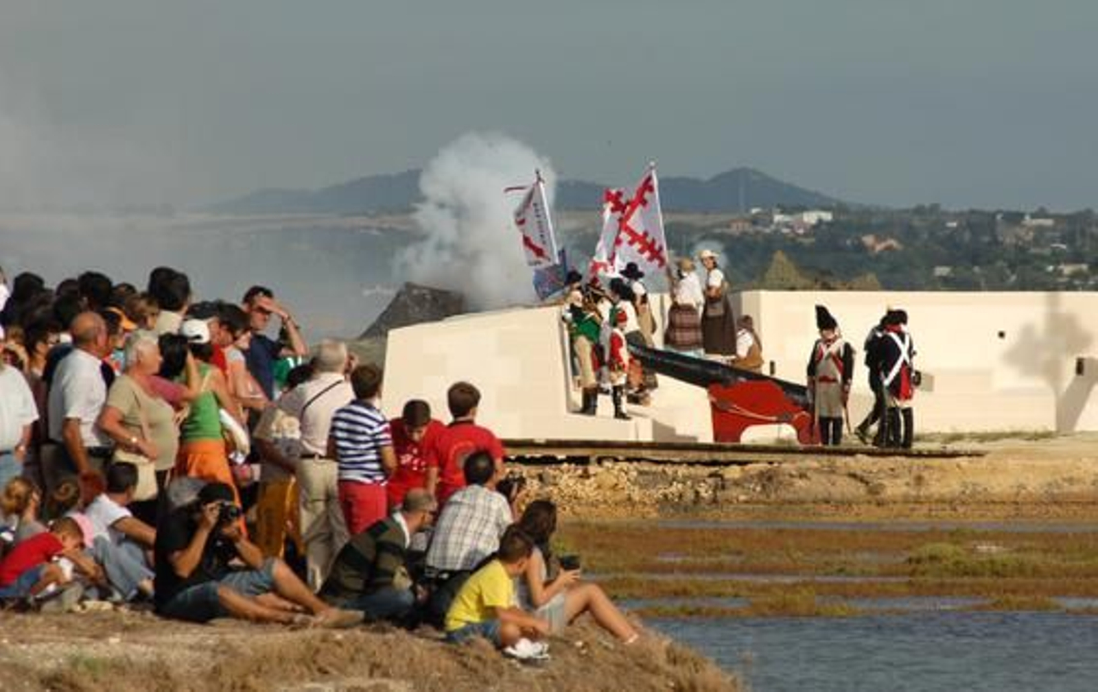 Unas 500 personas participan en la recreación de la batalla del Portazgo, en el entorno del puente Zuazo, con motivo del Bicentenario. 

Foto: Rioja