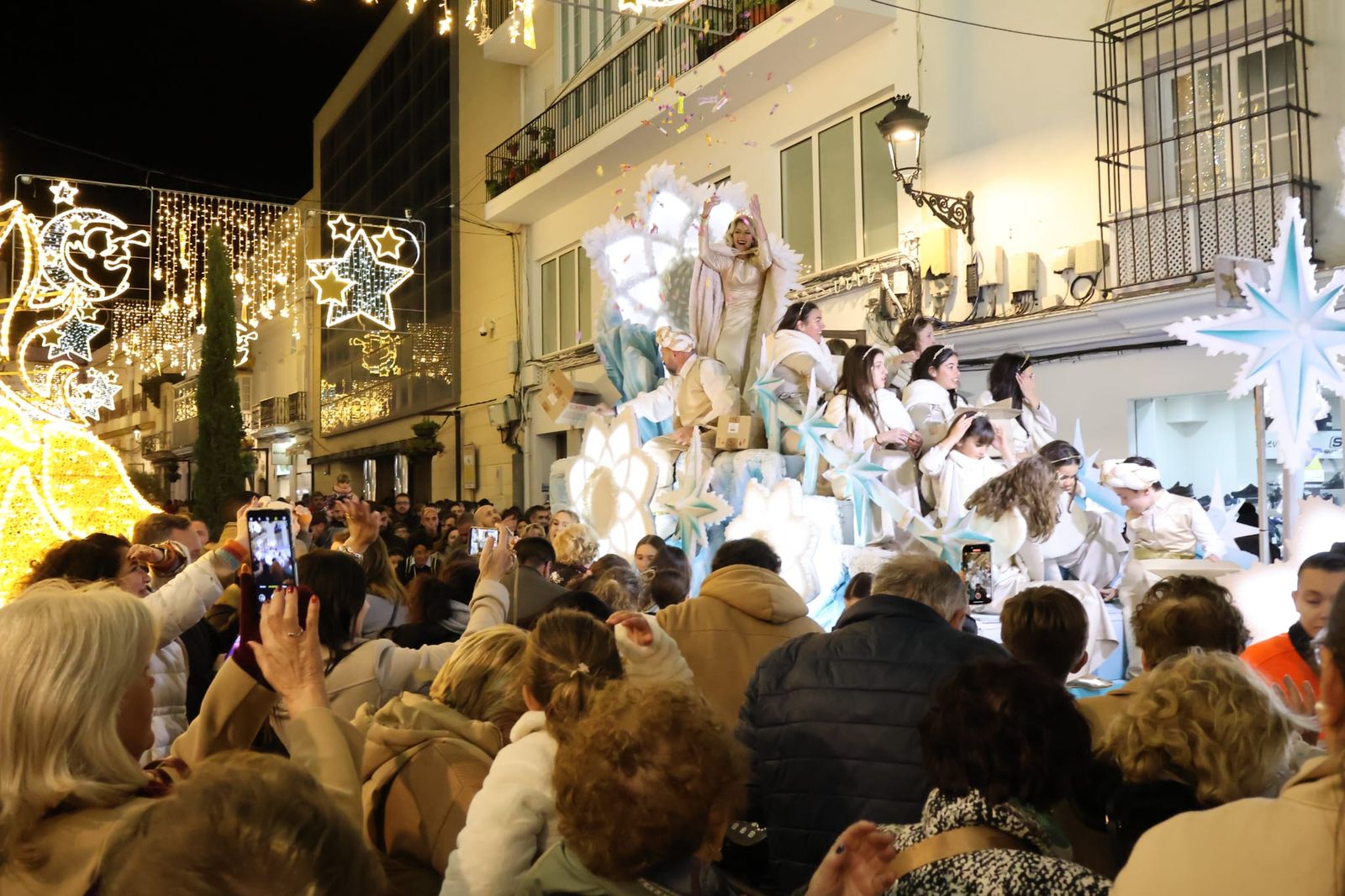 Un momento de la llegada de la Estrella al Ayuntamiento.