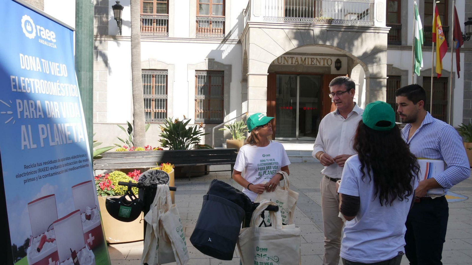 El alcalde asistió al punto de encuentro.